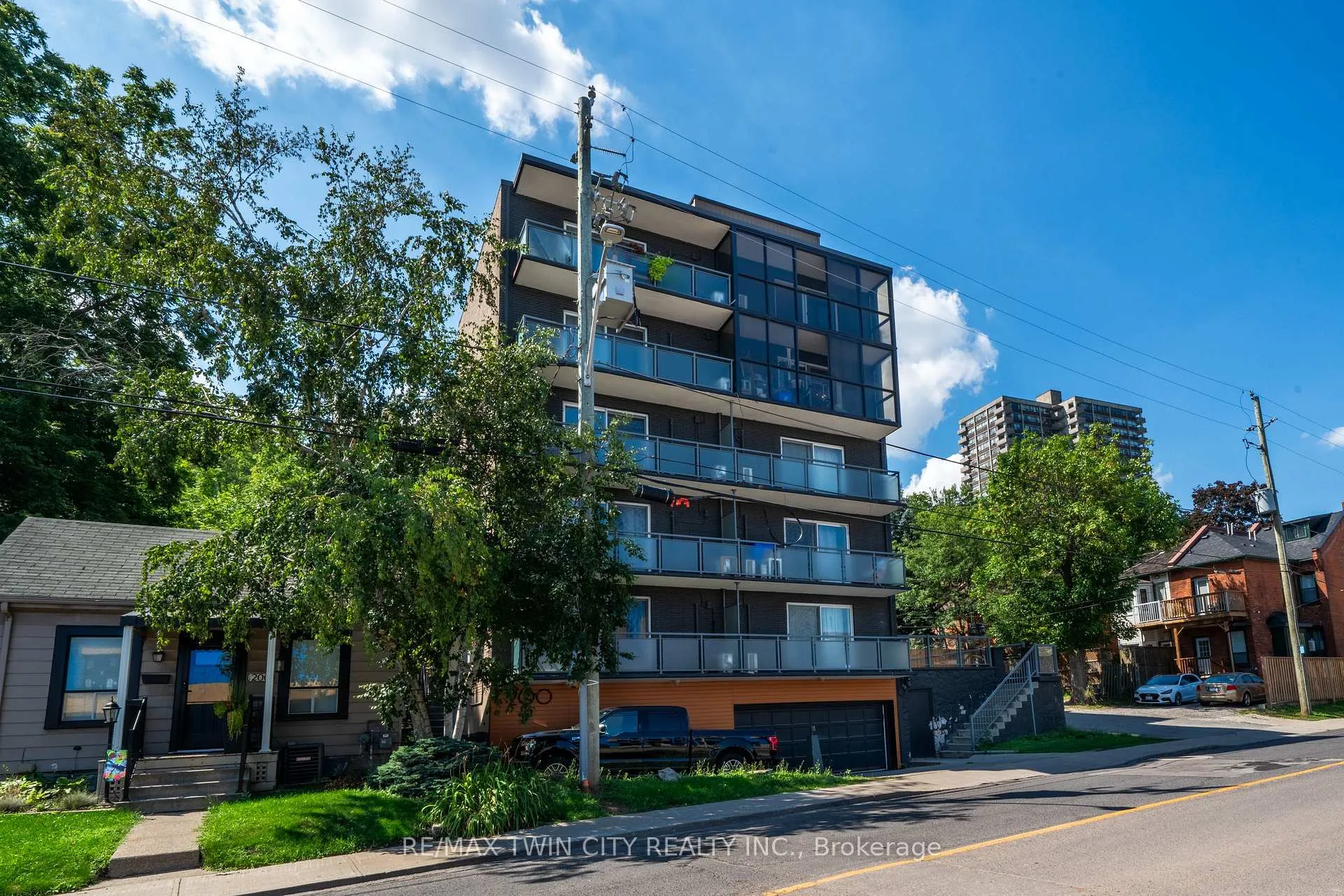 Front of Unit 502, 200 Charlton Avenue E