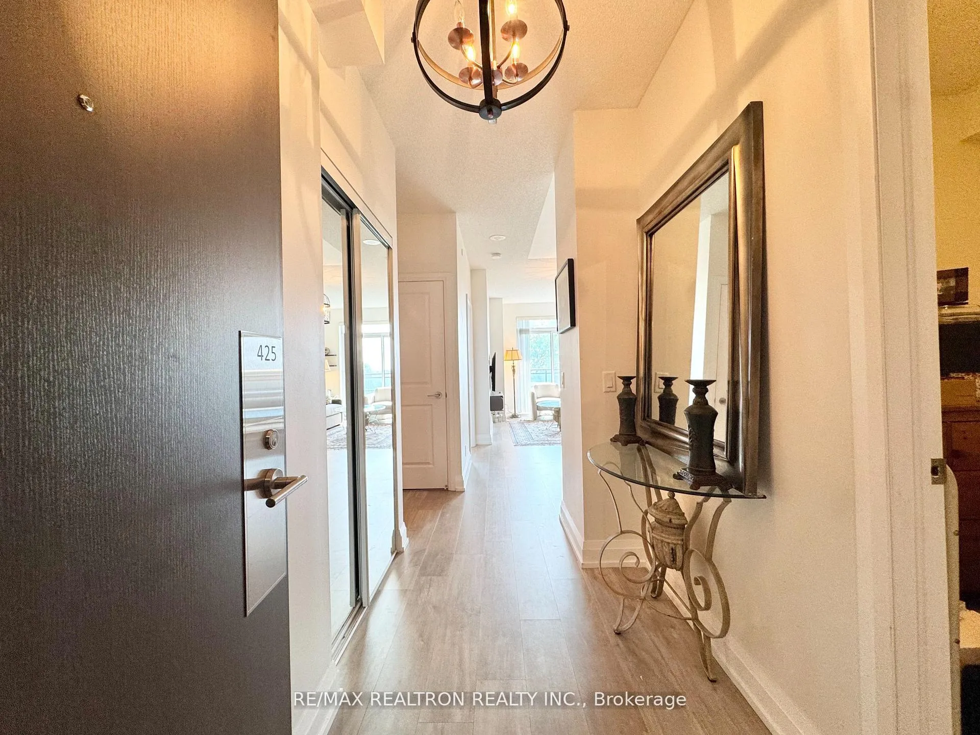 Photo 3 of Unit 425, 7900 Bathurst Street, Vaughan, Beverley Glen — HOMEH