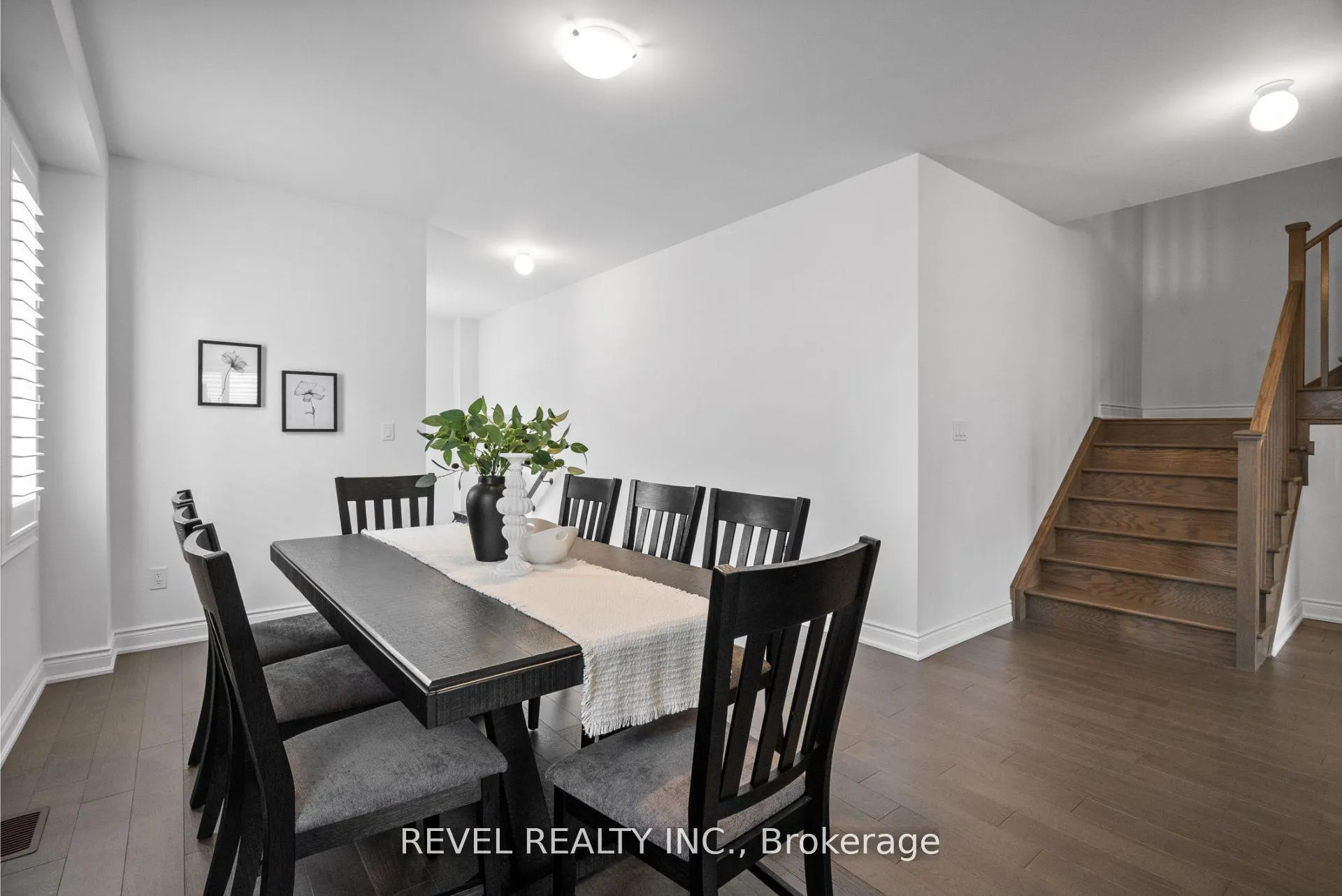 Photo 3 of 12 Emerald Street, Wasaga Beach — HOMEH