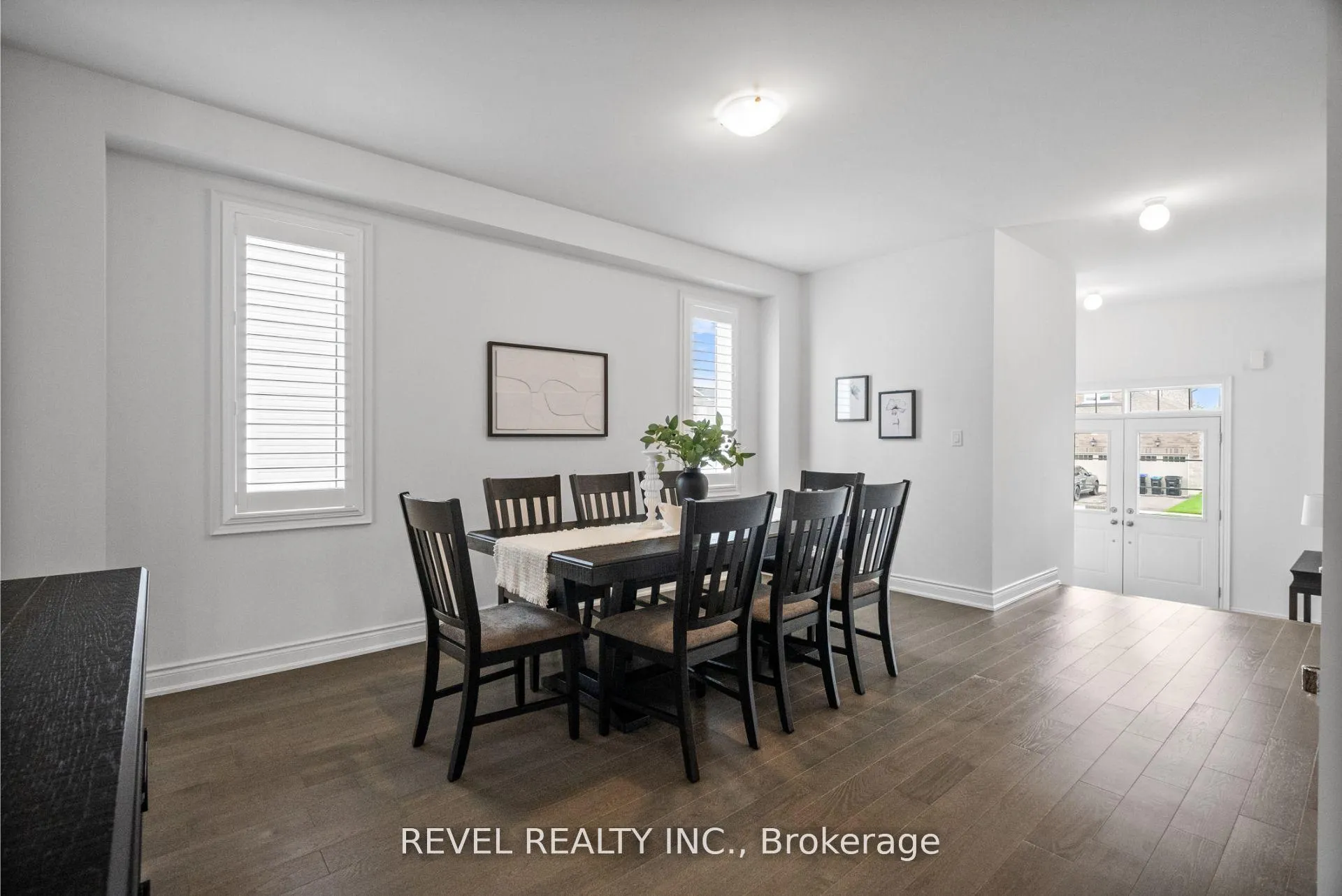 Photo 4 of 12 Emerald Street, Wasaga Beach — HOMEH
