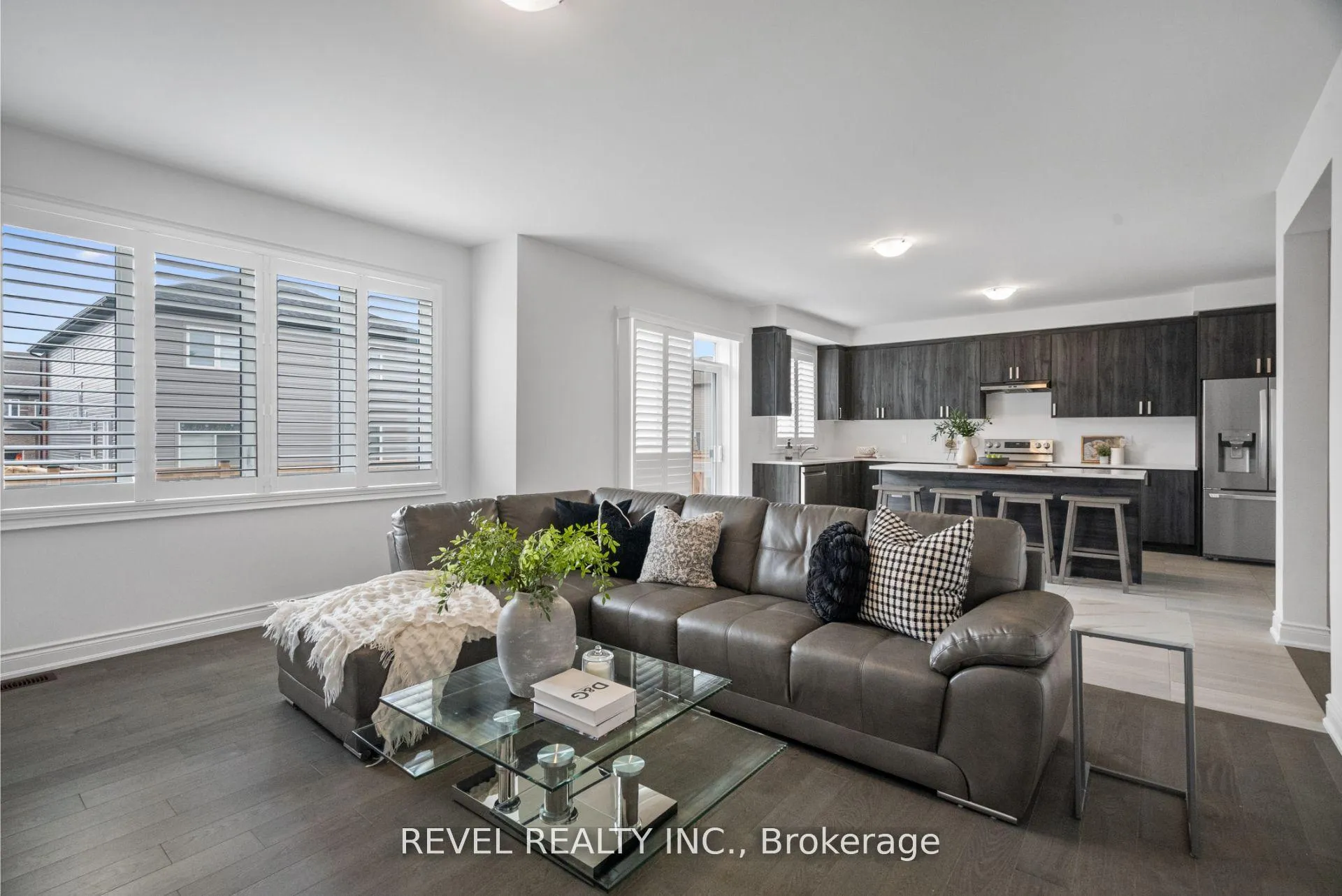 Photo 9 of 12 Emerald Street, Wasaga Beach — HOMEH