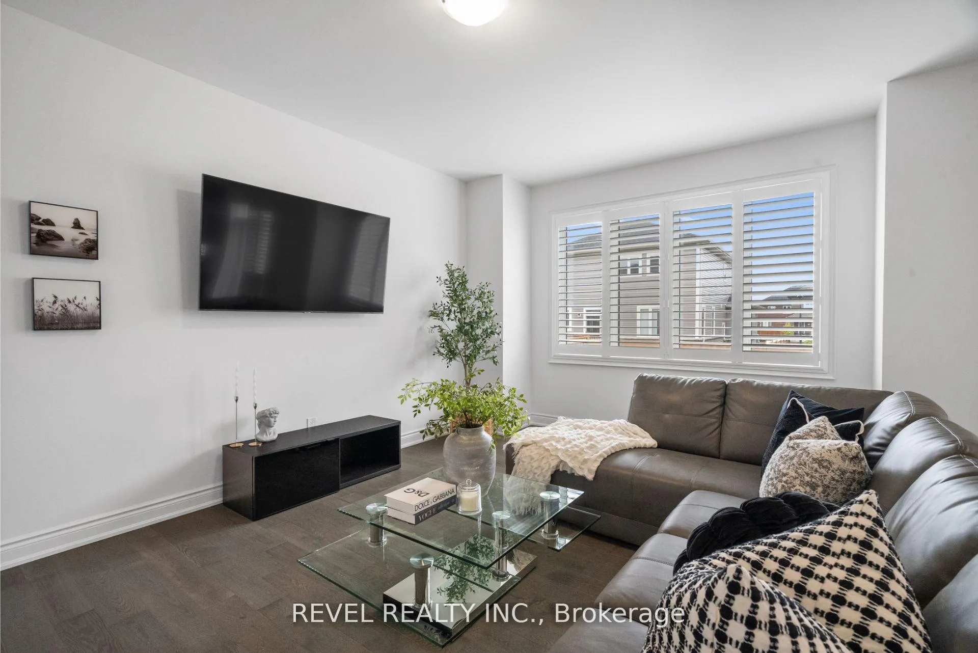 Photo 10 of 12 Emerald Street, Wasaga Beach — HOMEH