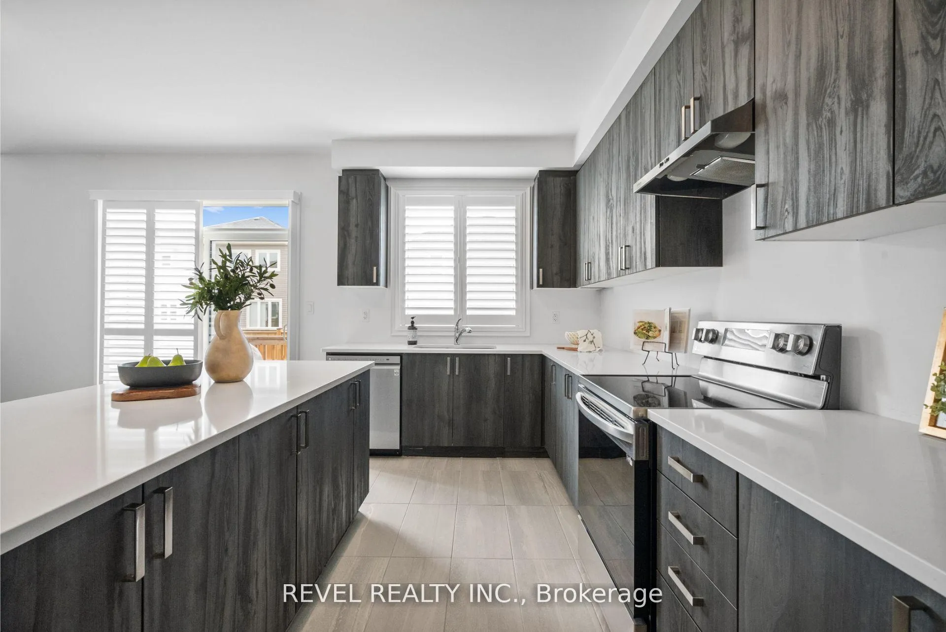 Photo 16 of 12 Emerald Street, Wasaga Beach — HOMEH