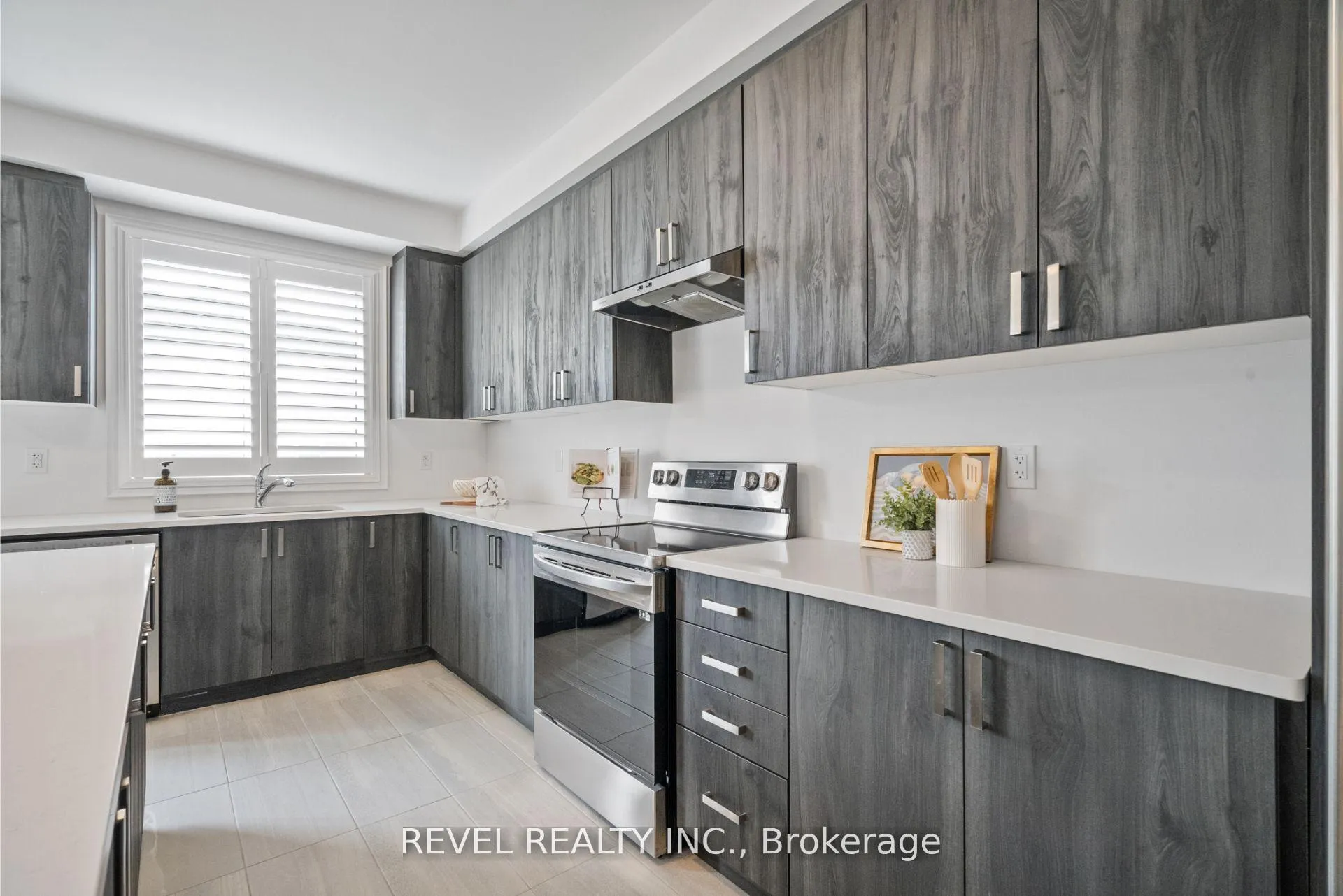 Photo 17 of 12 Emerald Street, Wasaga Beach — HOMEH