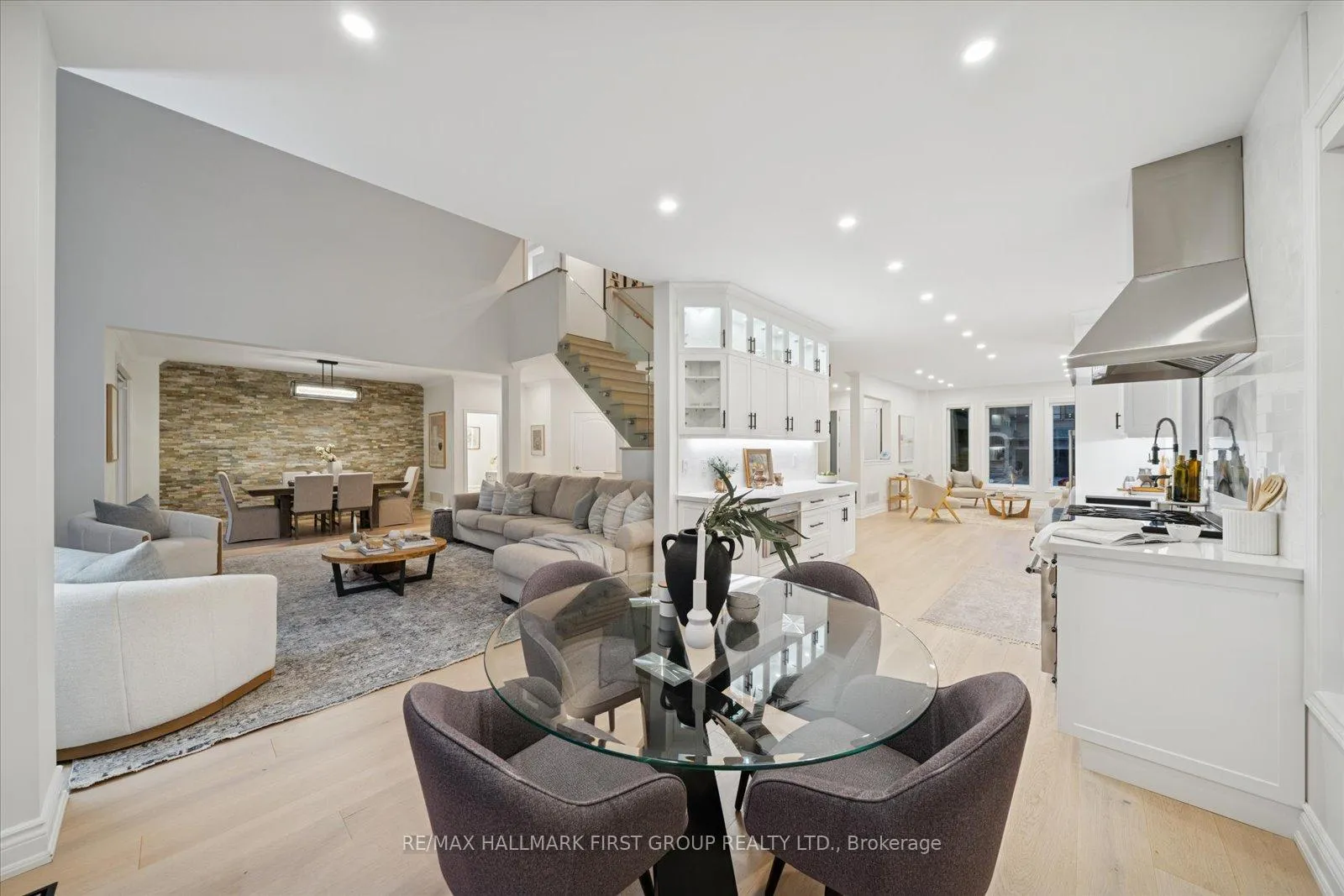 Photo 10 of 462 Oakwood Drive, Pickering, Rosebank — HOMEH