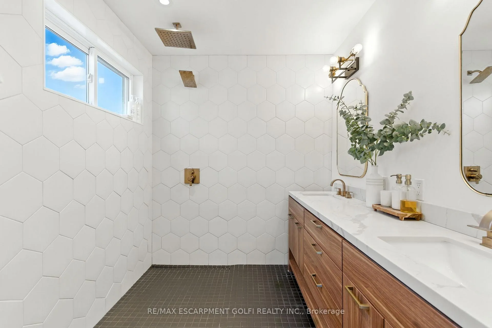 Photo 31 of 369 Charlton Avenue W, Hamilton, Kirkendall — HOMEH