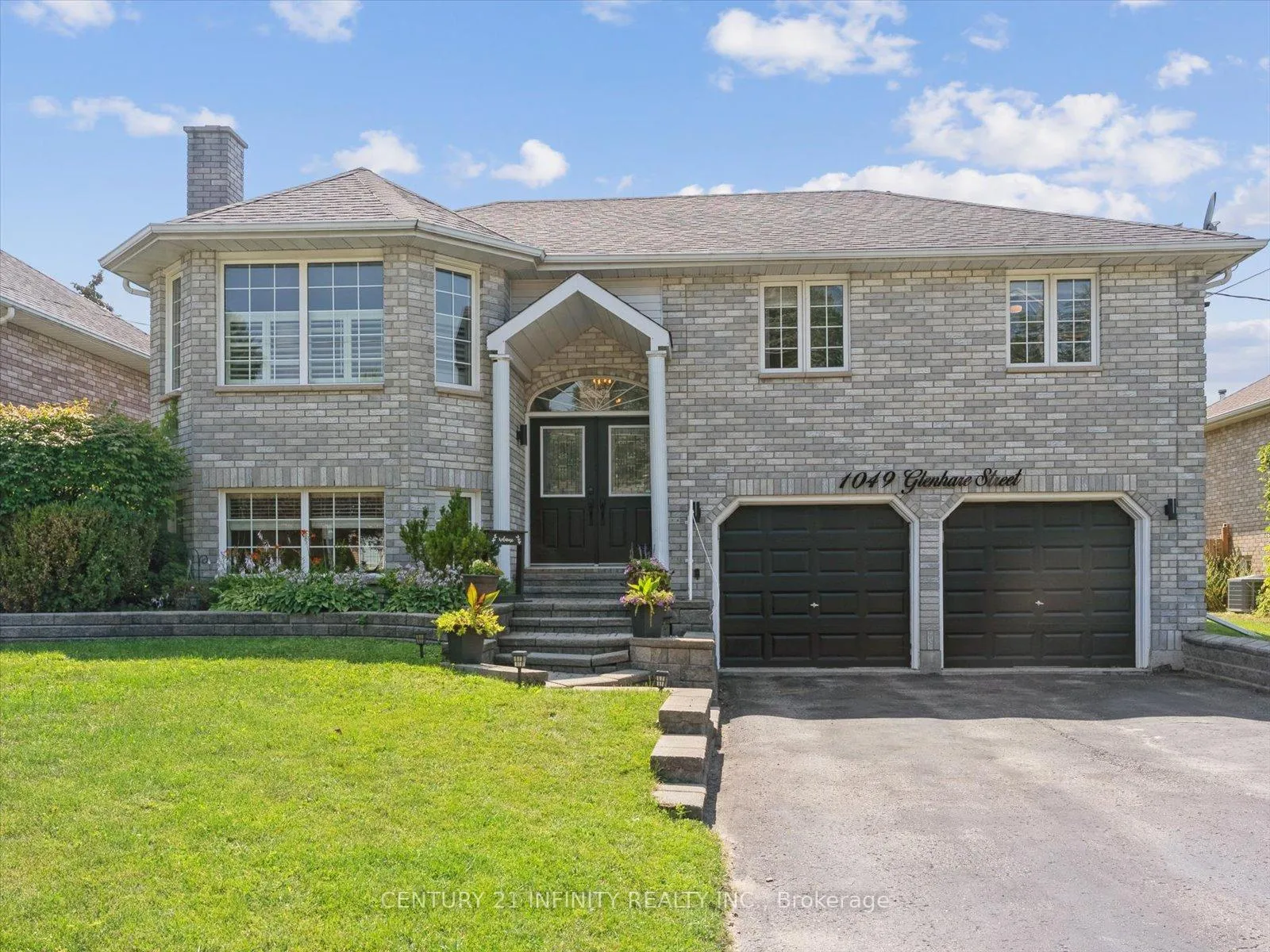 Front of 1049 Glenhare Street