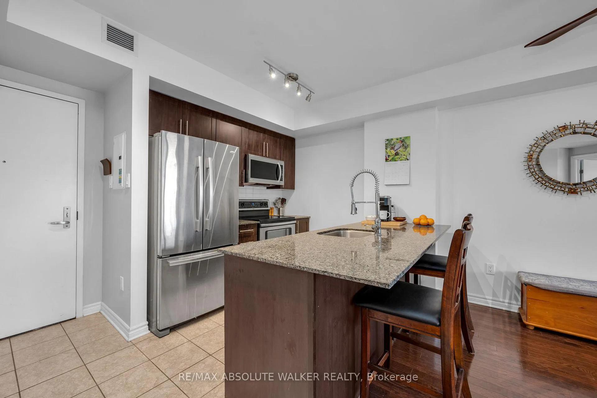 Photo 14 of Unit 1408, 70 Landry Street, Ottawa, Vanier — HOMEH