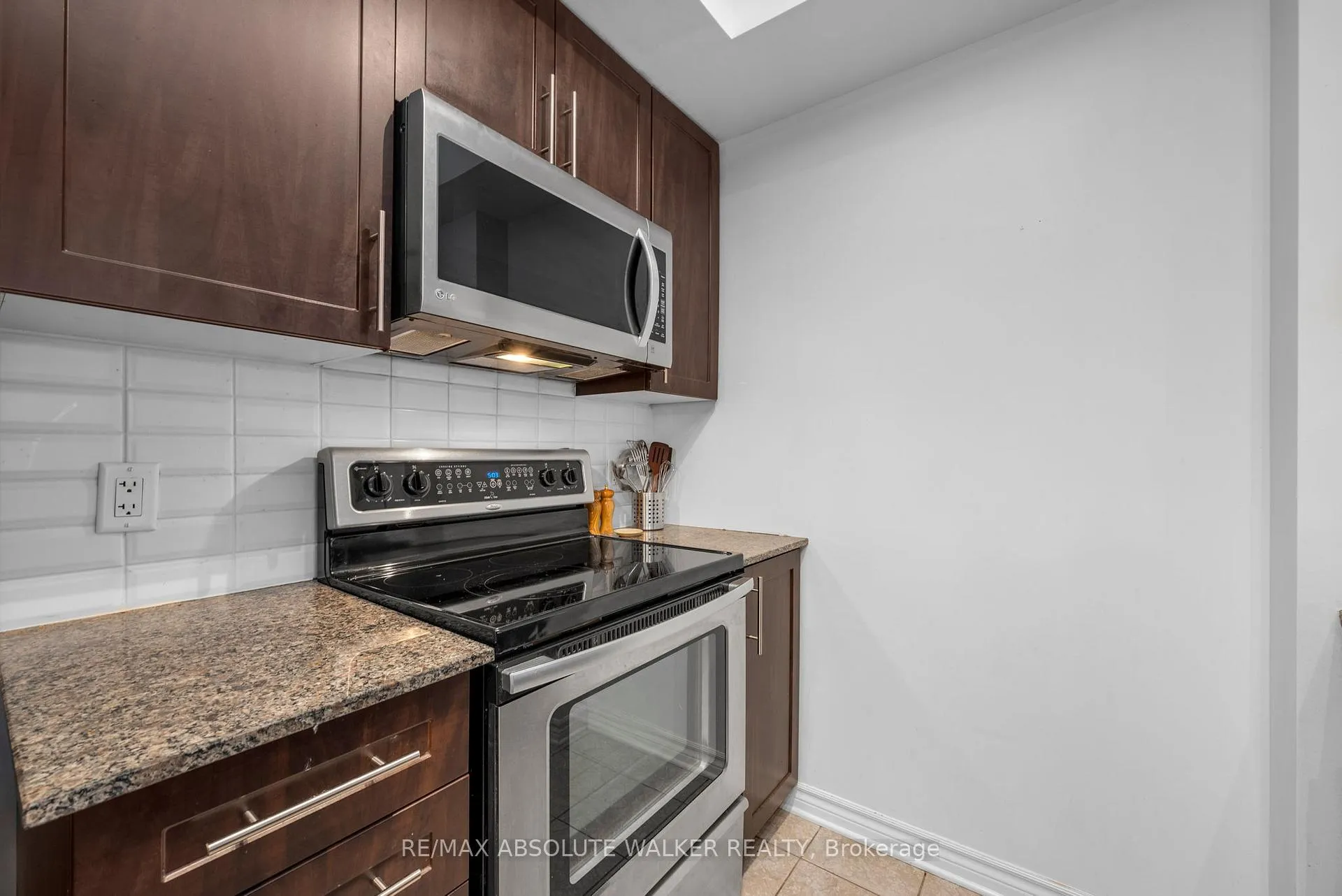 Photo 16 of Unit 1408, 70 Landry Street, Ottawa, Vanier — HOMEH