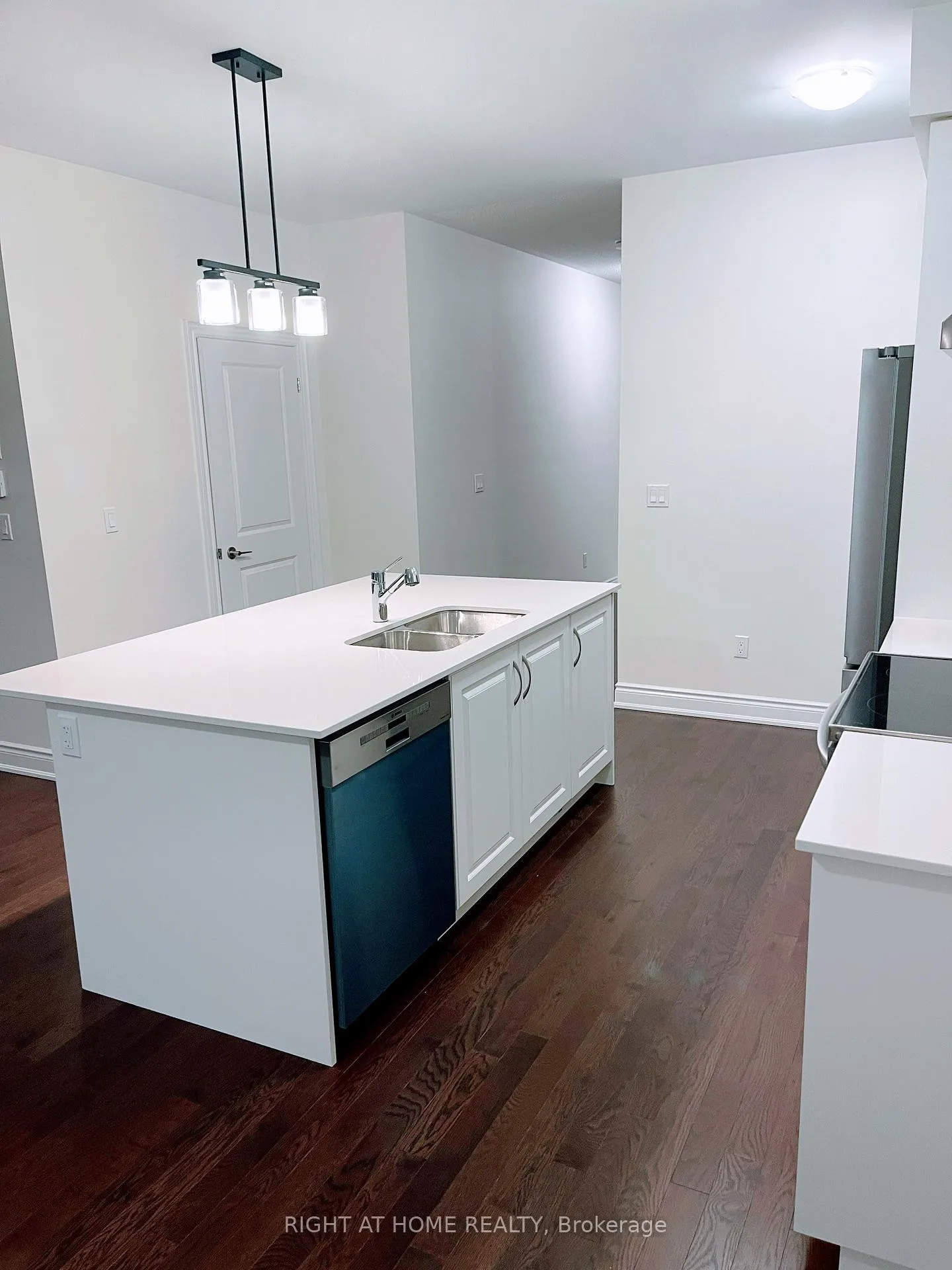 Photo 3 of 38 Gladmary Drive, Brampton, Bram West — HOMEH