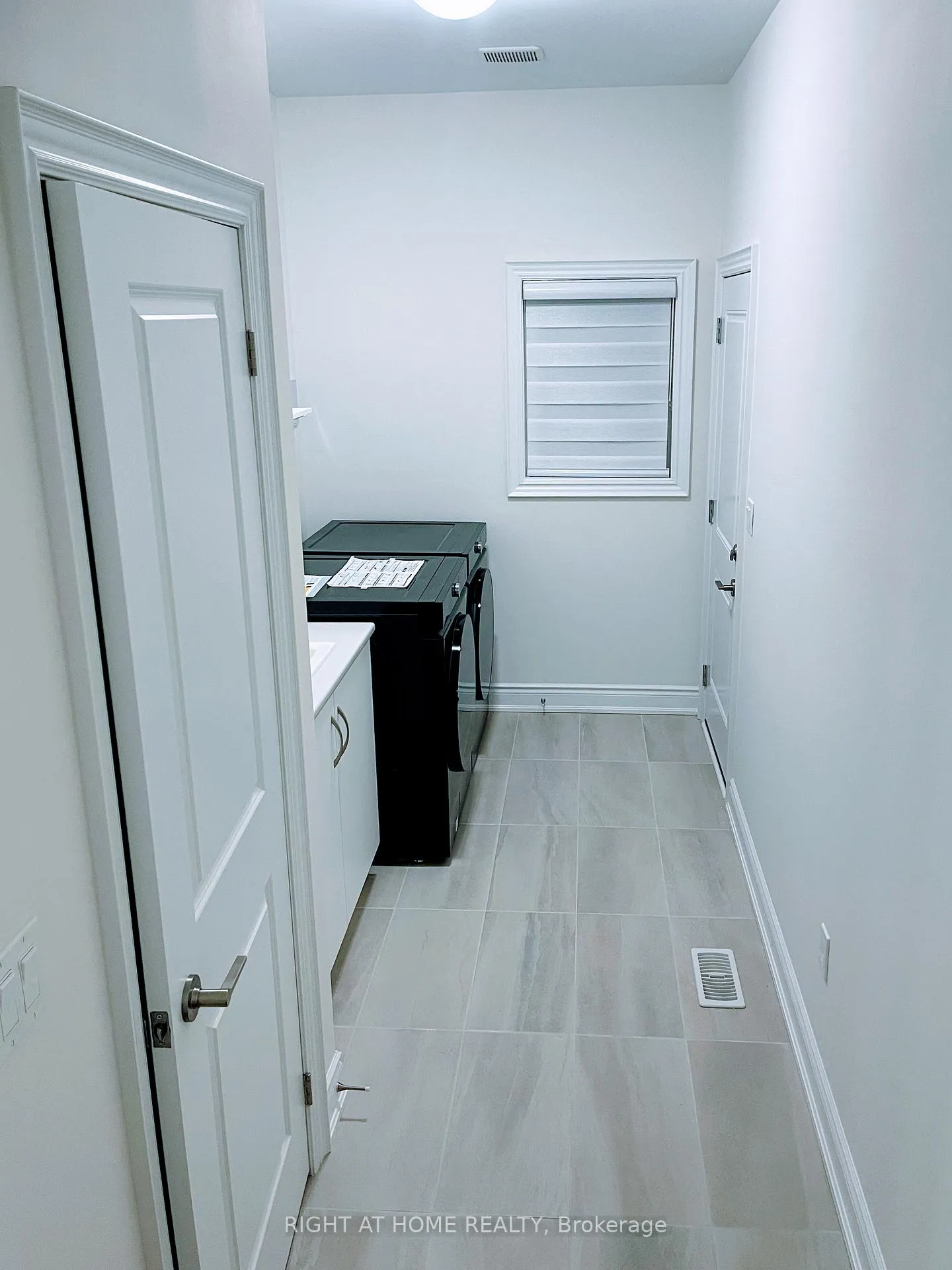 Photo 5 of 38 Gladmary Drive, Brampton, Bram West — HOMEH