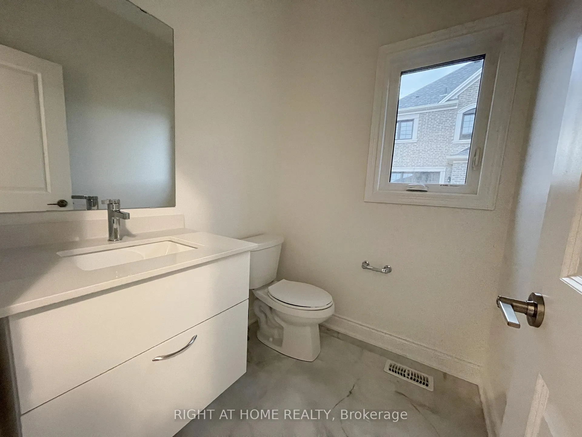 Photo 7 of 38 Gladmary Drive, Brampton, Bram West — HOMEH