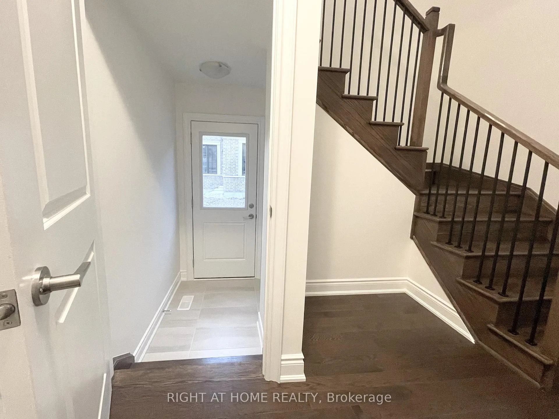 Photo 8 of 38 Gladmary Drive, Brampton, Bram West — HOMEH