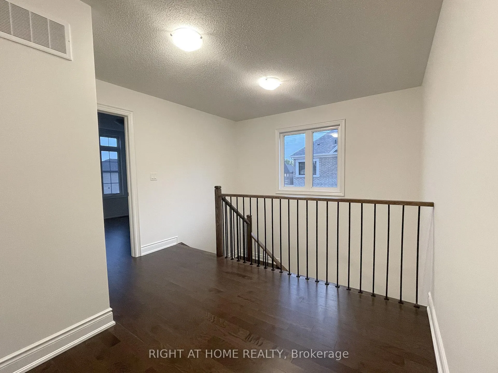 Photo 10 of 38 Gladmary Drive, Brampton, Bram West — HOMEH