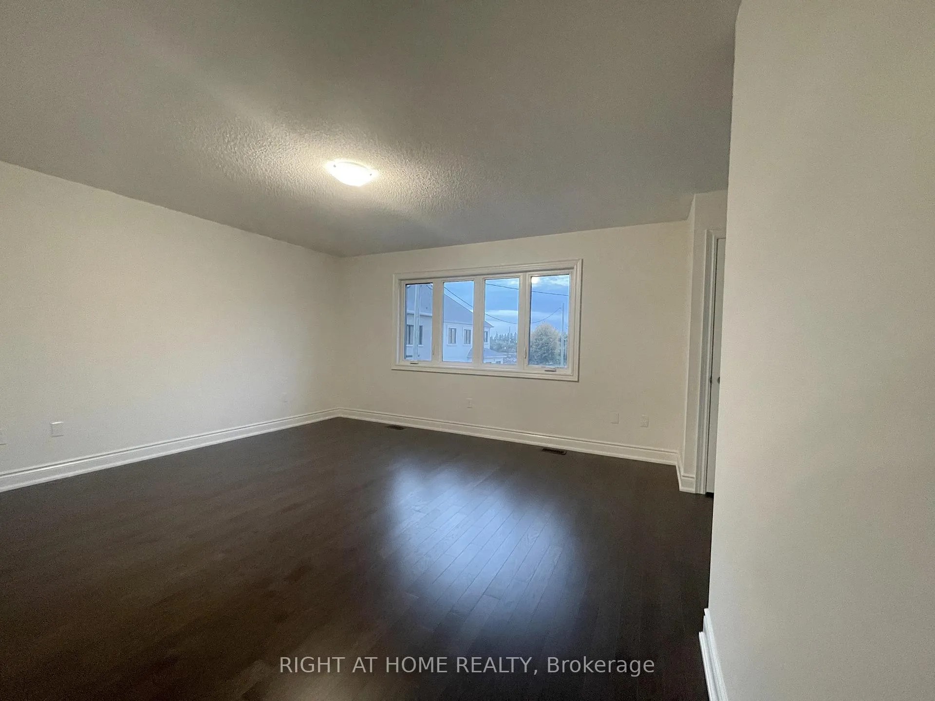 Photo 13 of 38 Gladmary Drive, Brampton, Bram West — HOMEH