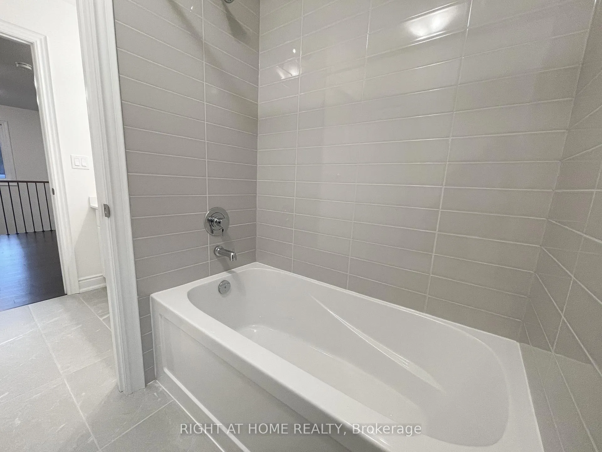 Photo 15 of 38 Gladmary Drive, Brampton, Bram West — HOMEH