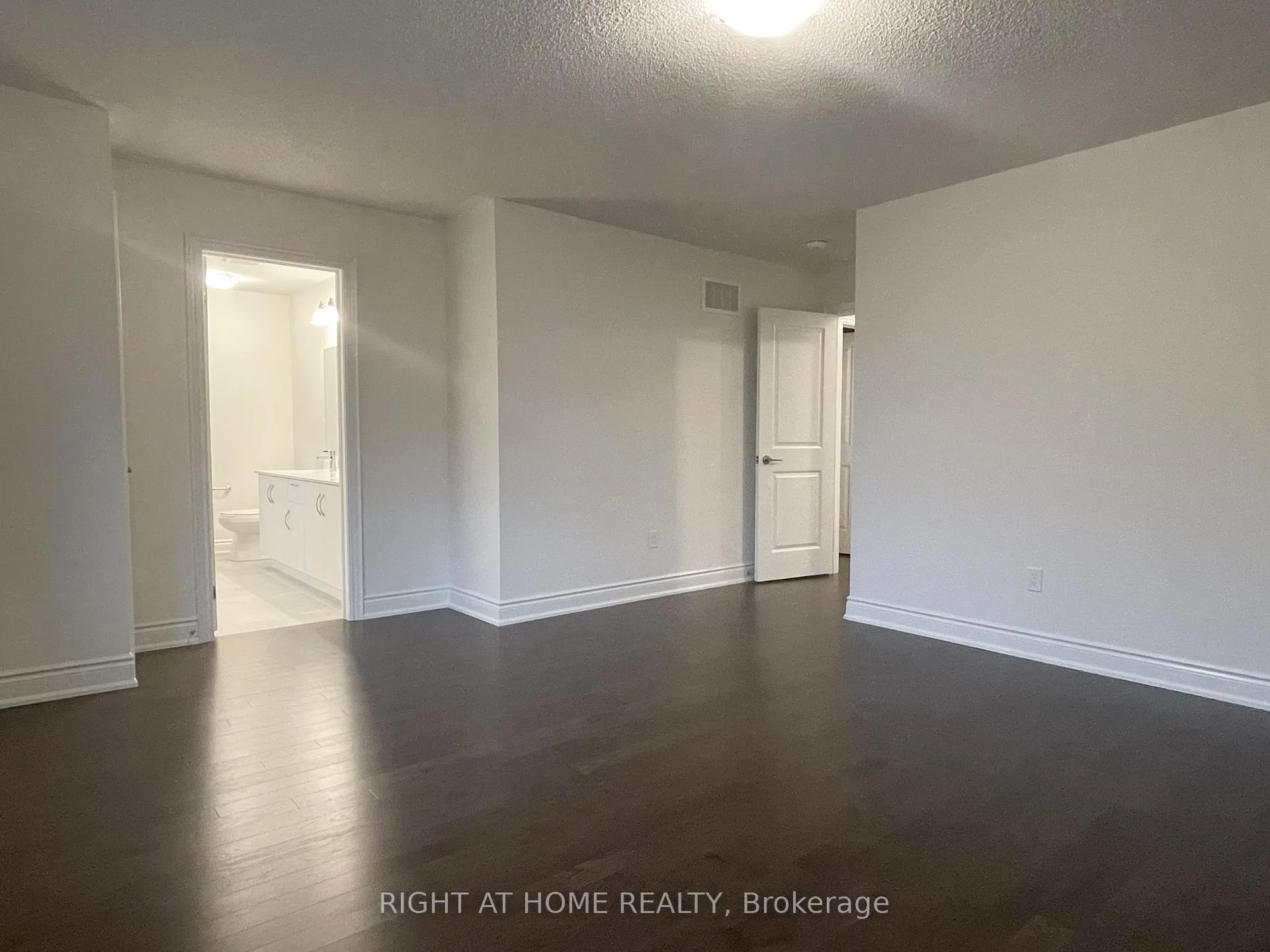 Photo 16 of 38 Gladmary Drive, Brampton, Bram West — HOMEH