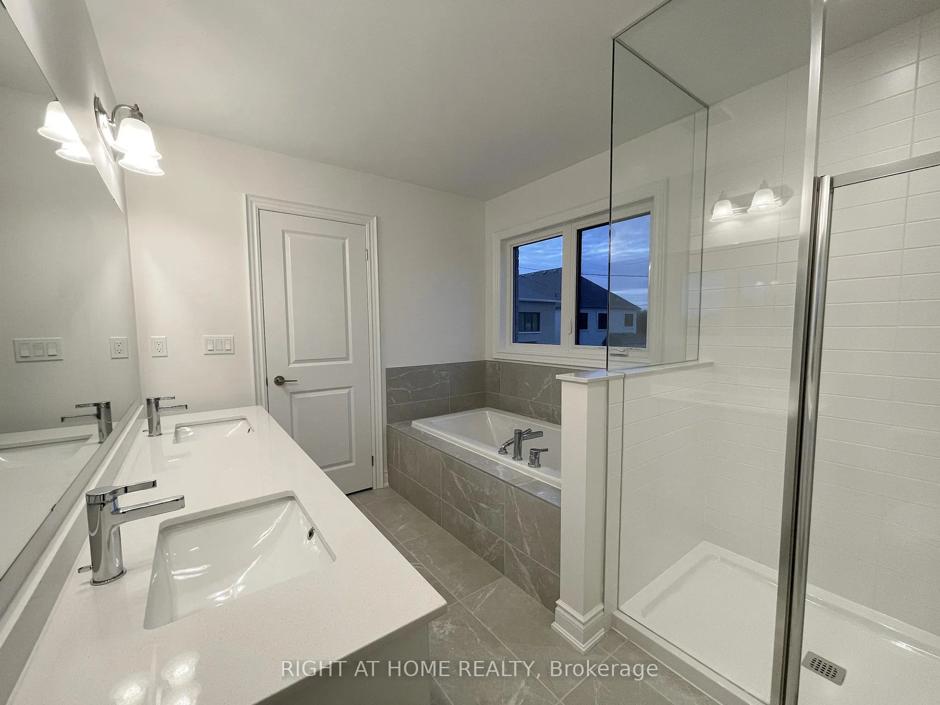 Photo 18 of 38 Gladmary Drive, Brampton, Bram West — HOMEH