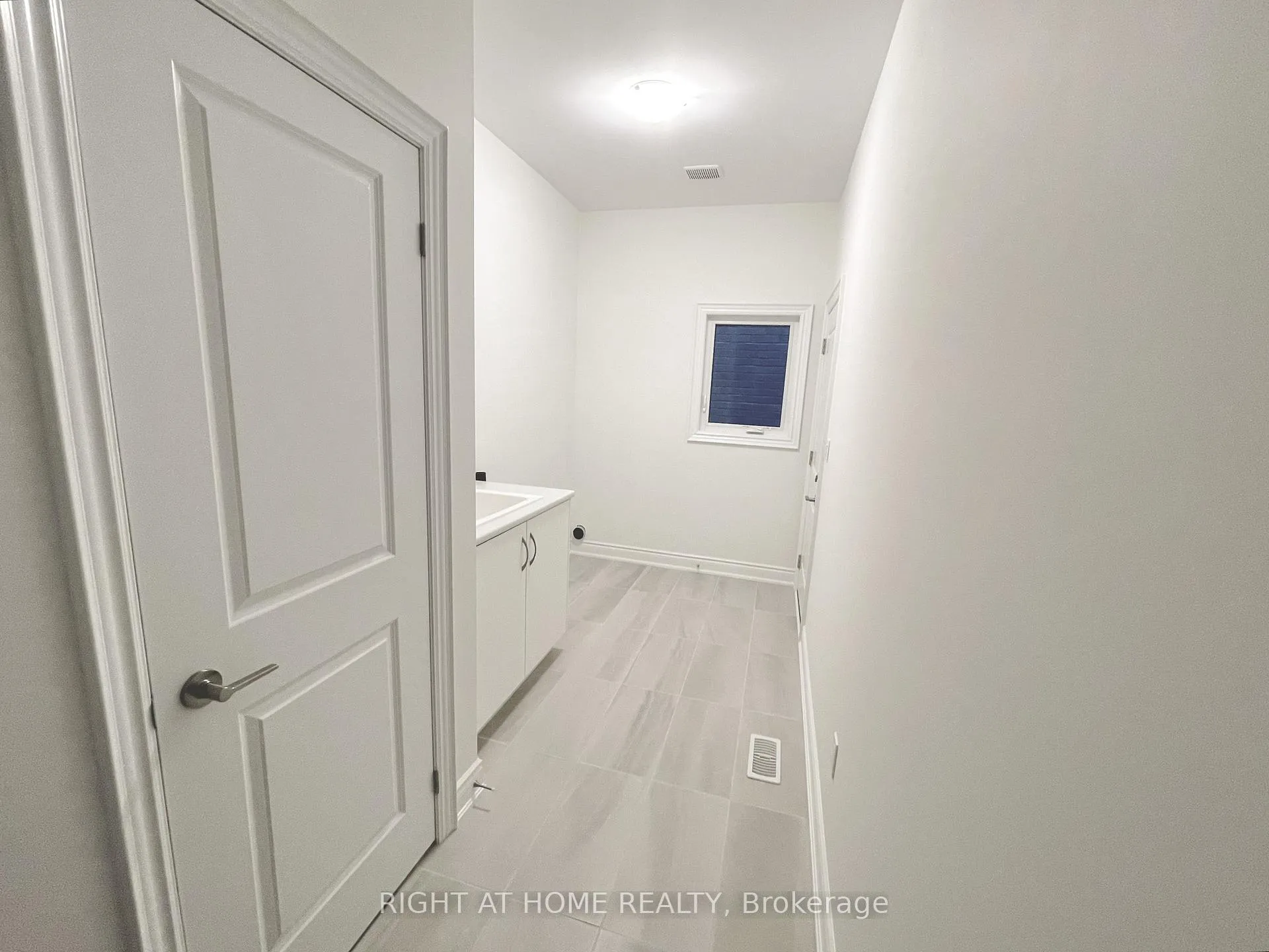 Photo 20 of 38 Gladmary Drive, Brampton, Bram West — HOMEH