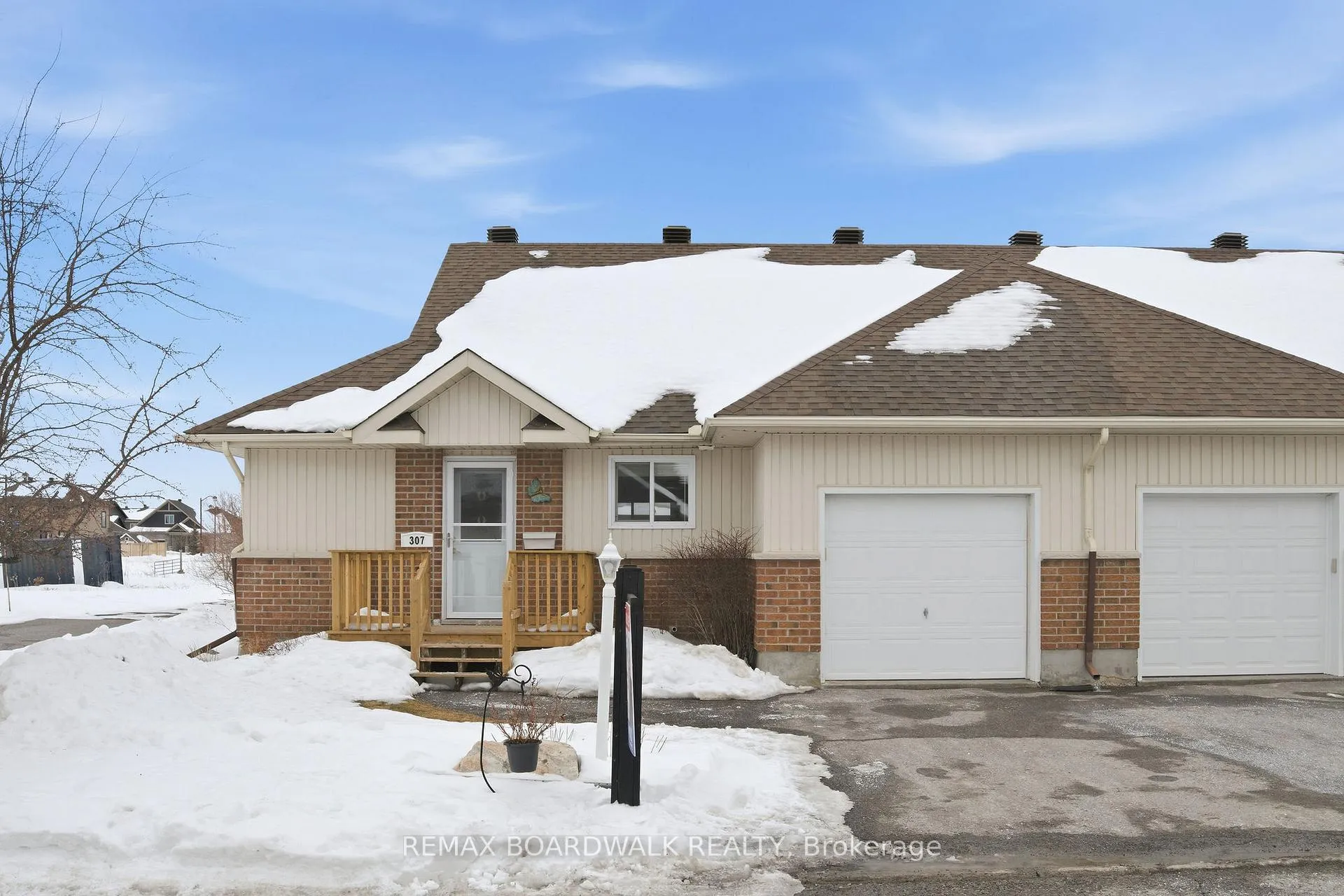 Photo 1 of 307 Chestnut Private, Ottawa, Richmond — HOMEH