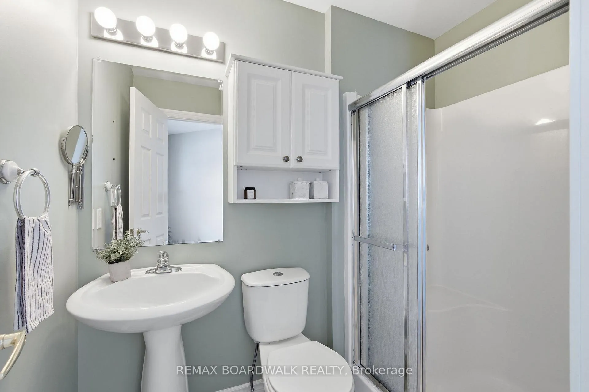 Photo 3 of 307 Chestnut Private, Ottawa, Richmond — HOMEH