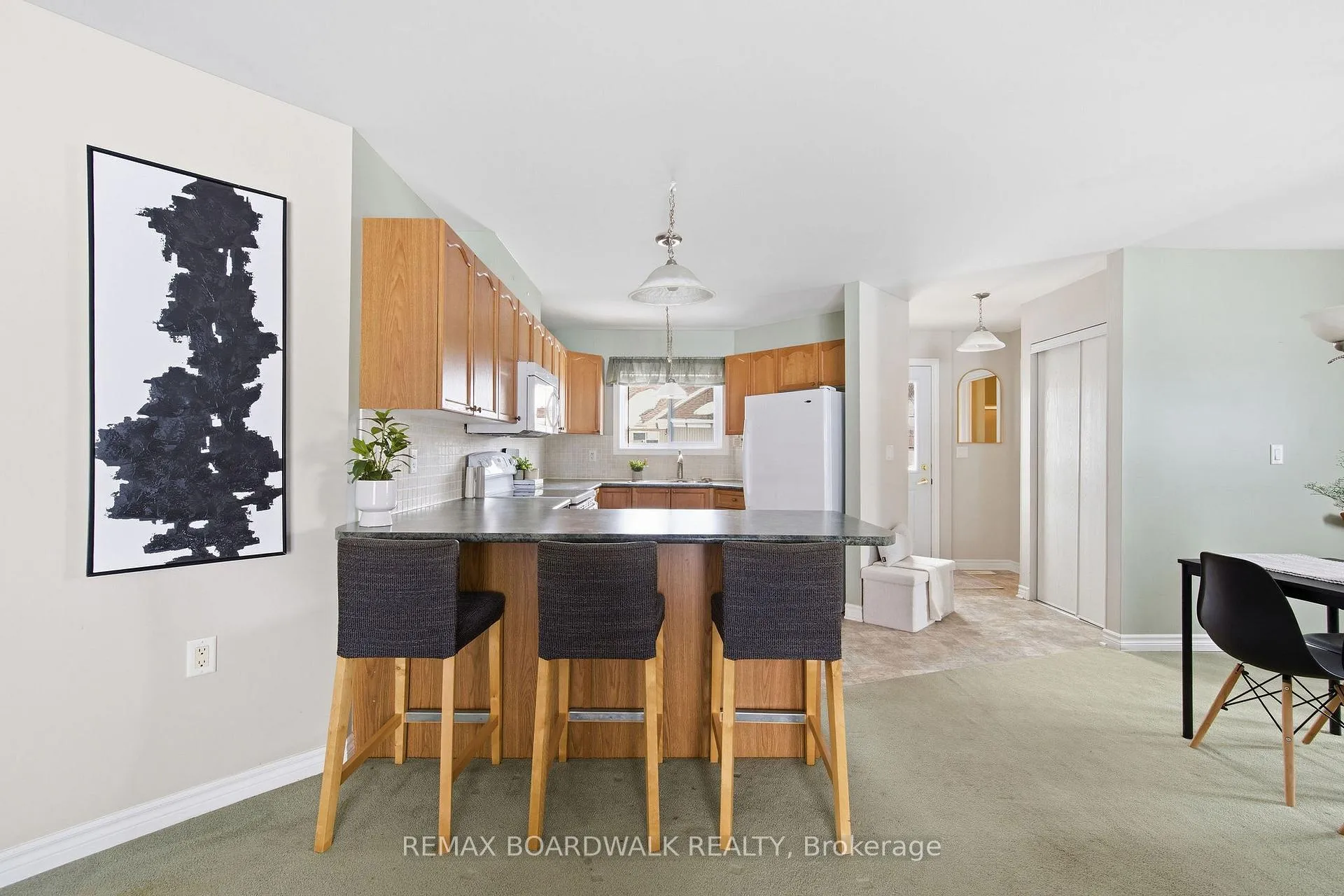 Photo 6 of 307 Chestnut Private, Ottawa, Richmond — HOMEH