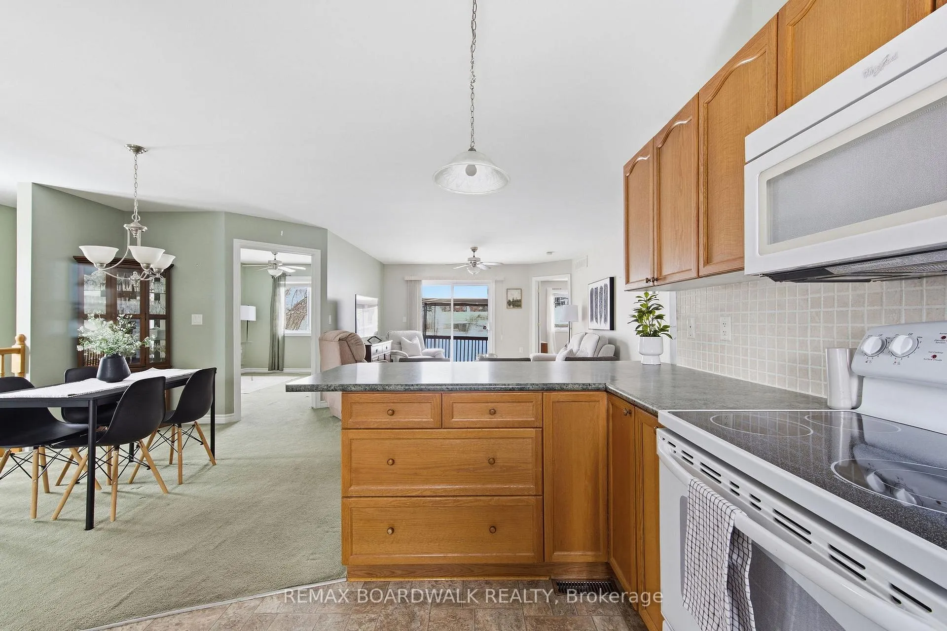 Photo 7 of 307 Chestnut Private, Ottawa, Richmond — HOMEH