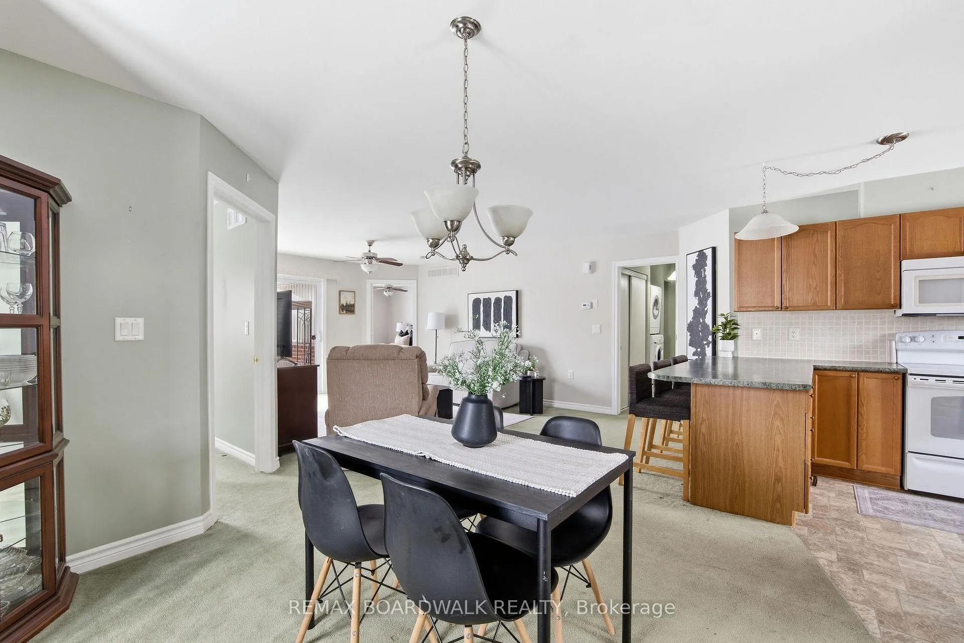 Photo 9 of 307 Chestnut Private, Ottawa, Richmond — HOMEH