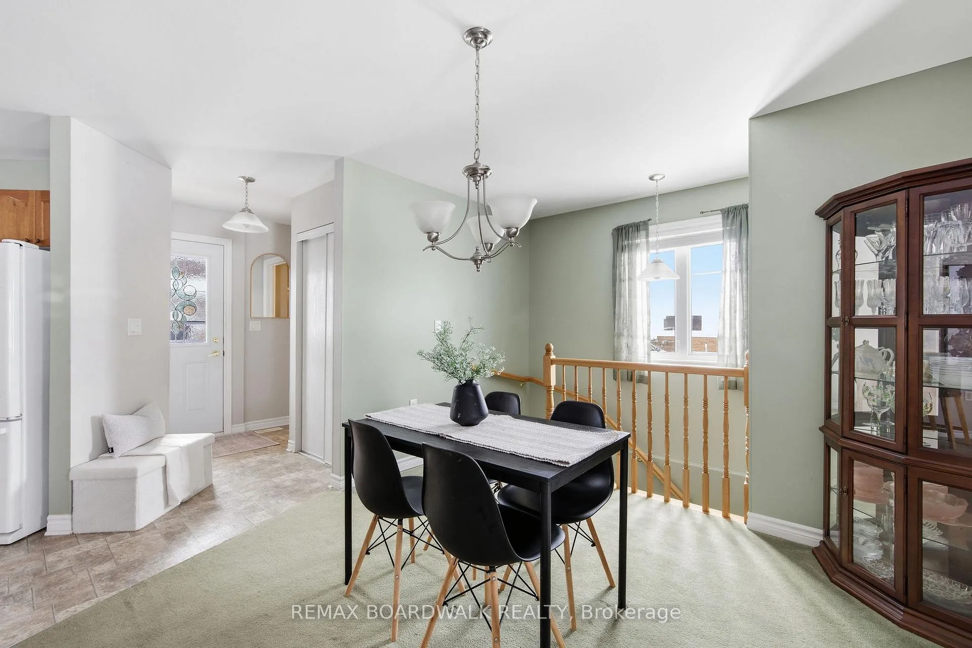 Photo 10 of 307 Chestnut Private, Ottawa, Richmond — HOMEH