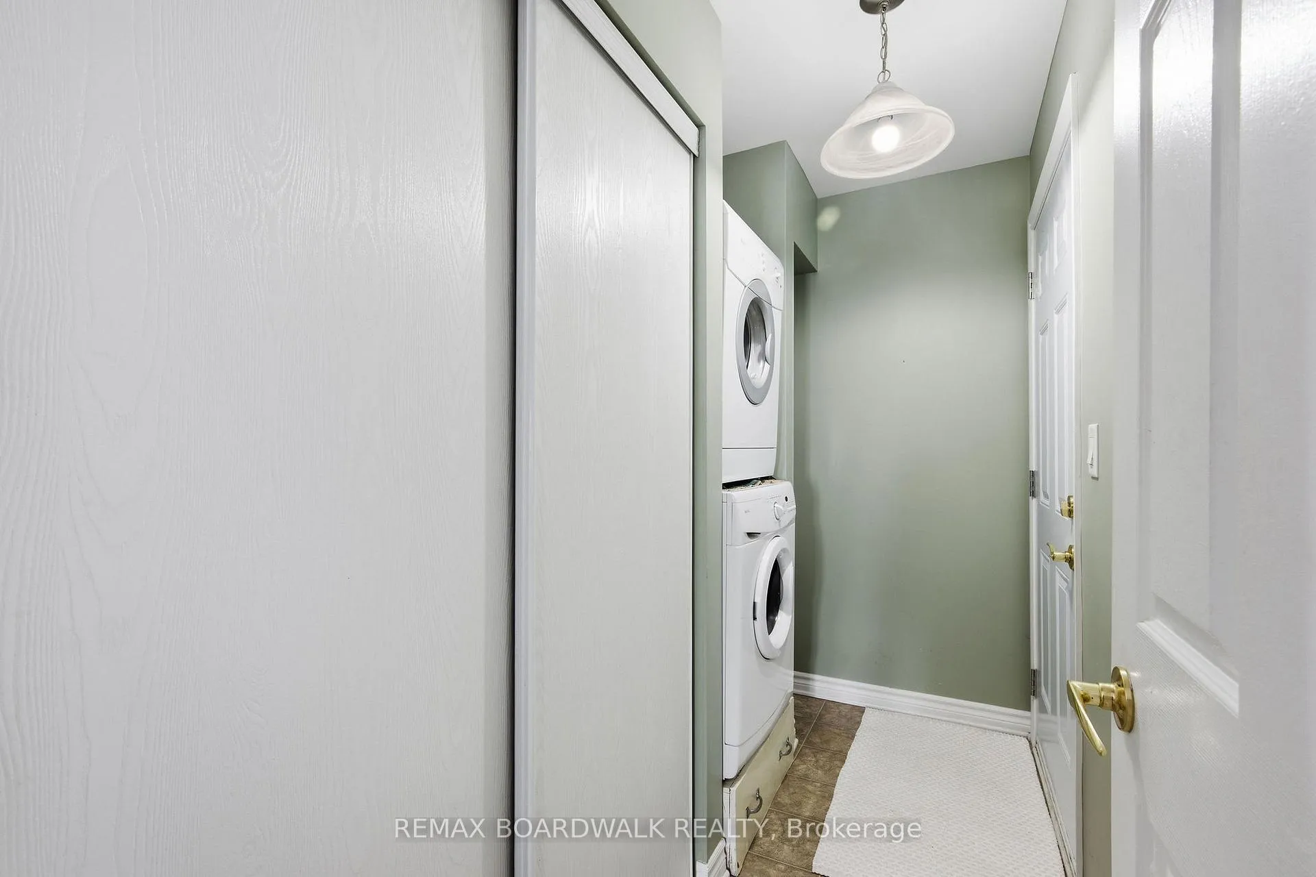 Photo 18 of 307 Chestnut Private, Ottawa, Richmond — HOMEH