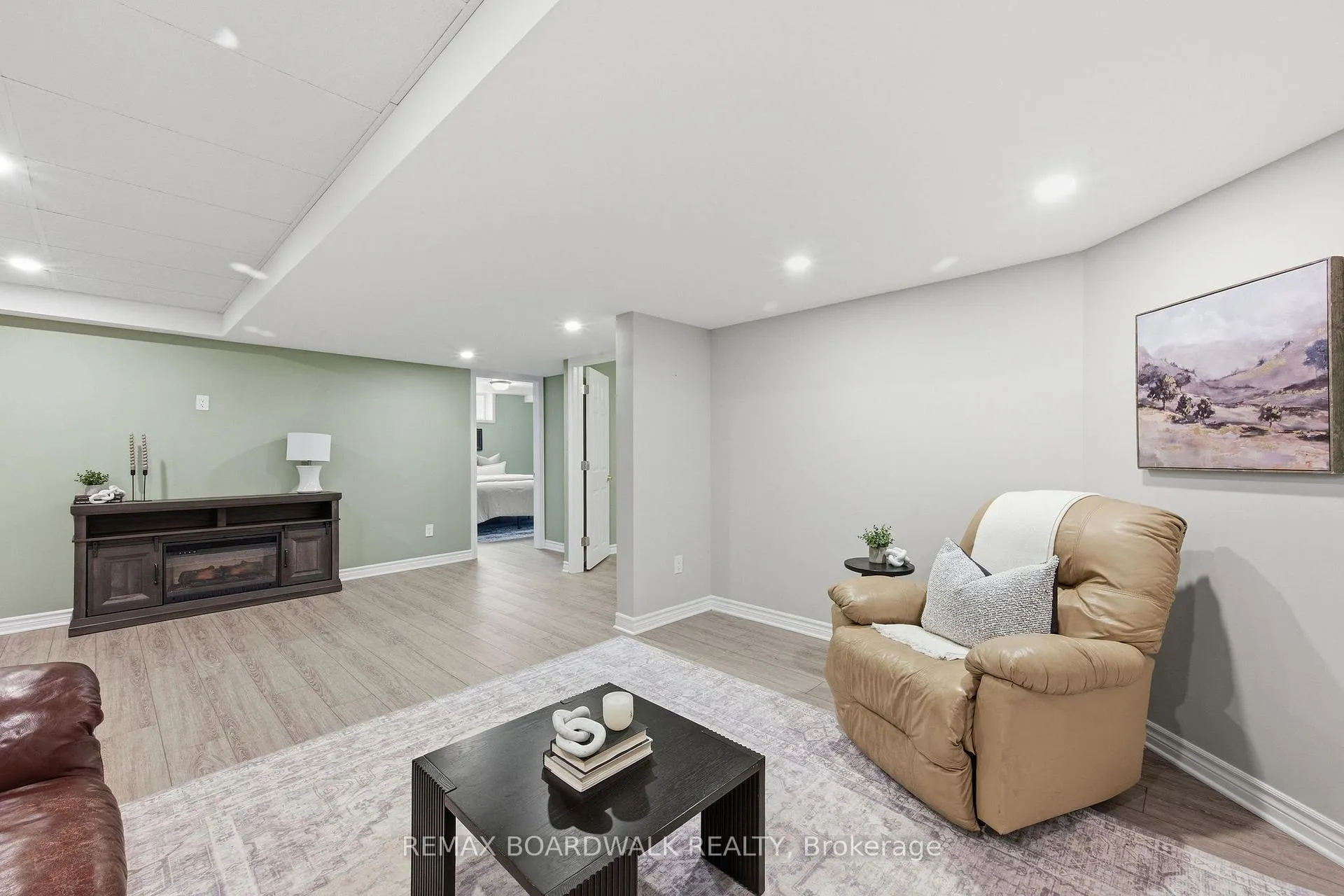Photo 29 of 307 Chestnut Private, Ottawa, Richmond — HOMEH