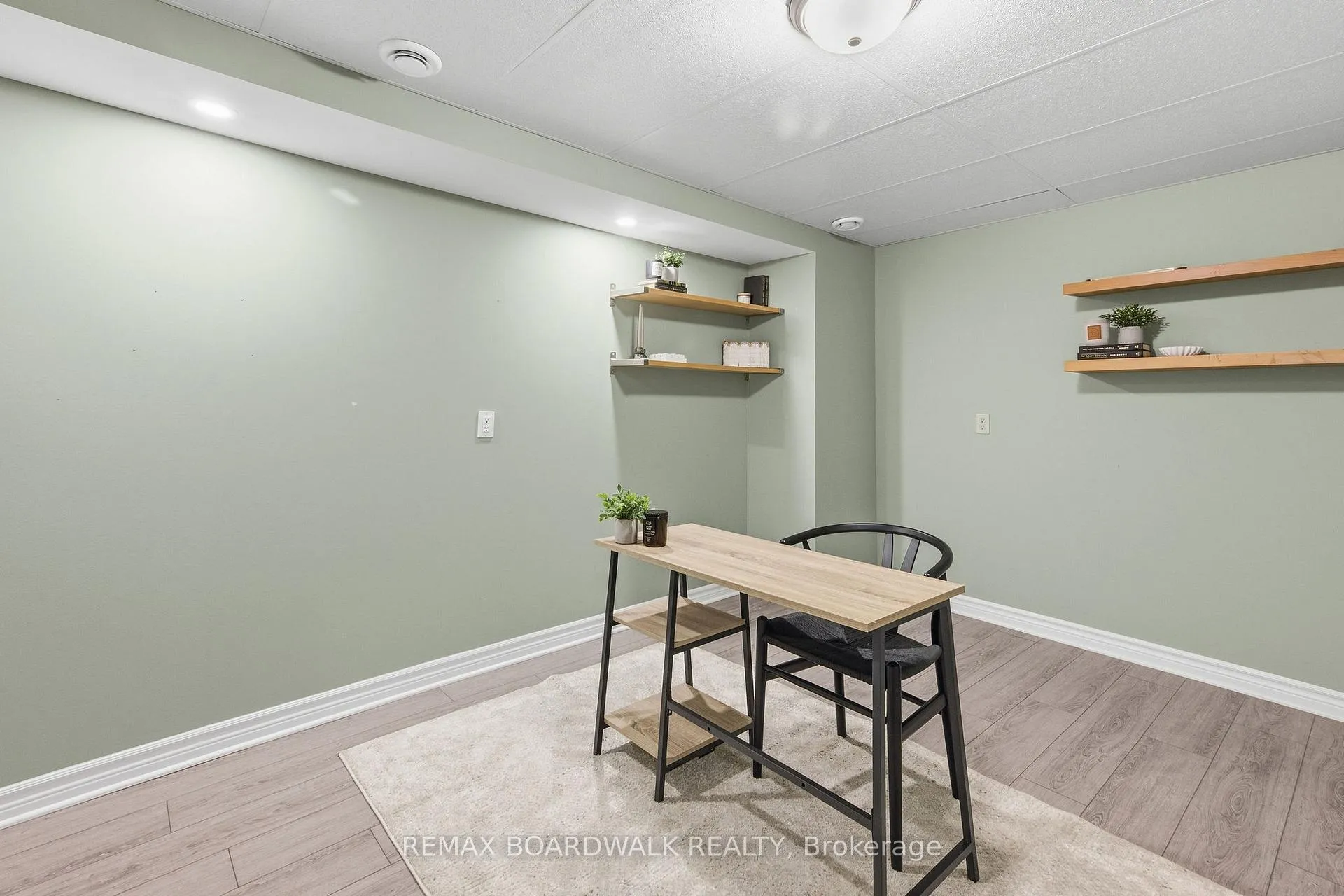 Photo 33 of 307 Chestnut Private, Ottawa, Richmond — HOMEH