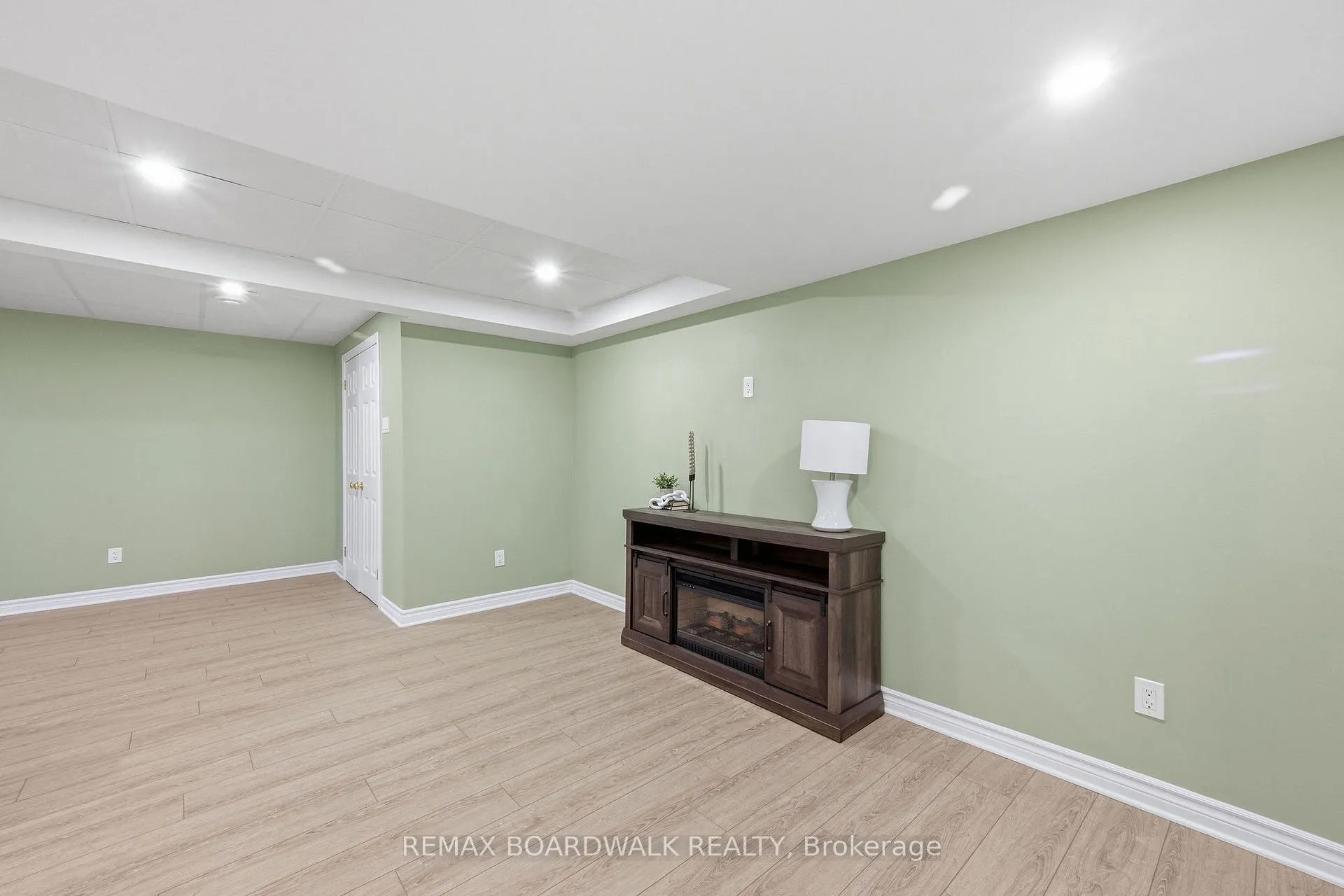 Photo 35 of 307 Chestnut Private, Ottawa, Richmond — HOMEH
