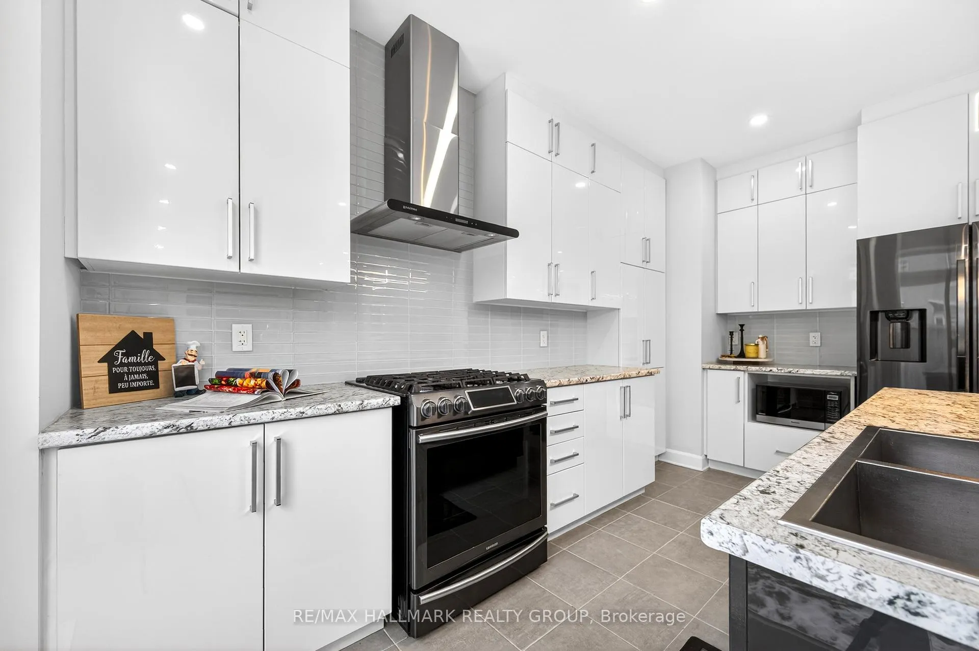 Photo 9 of 232 Aquarium Avenue, Ottawa, Avalon West — HOMEH