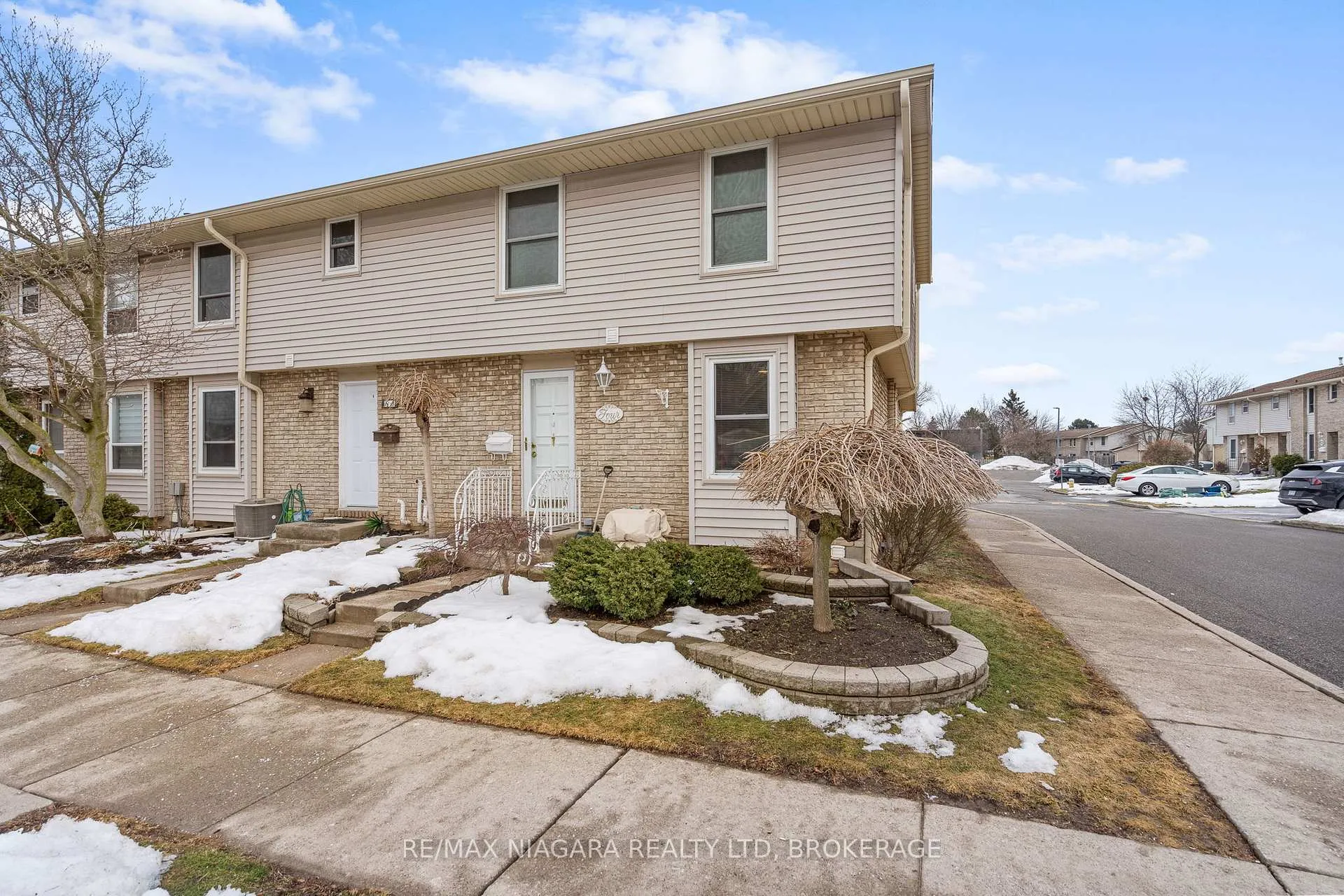 Photo 1 of Unit 4, 242 Lakeport Road, St. Catharines, Lakeport — HOMEH