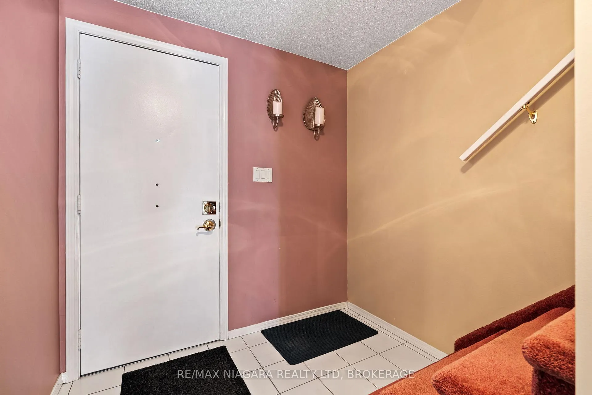 Photo 4 of Unit 4, 242 Lakeport Road, St. Catharines, Lakeport — HOMEH