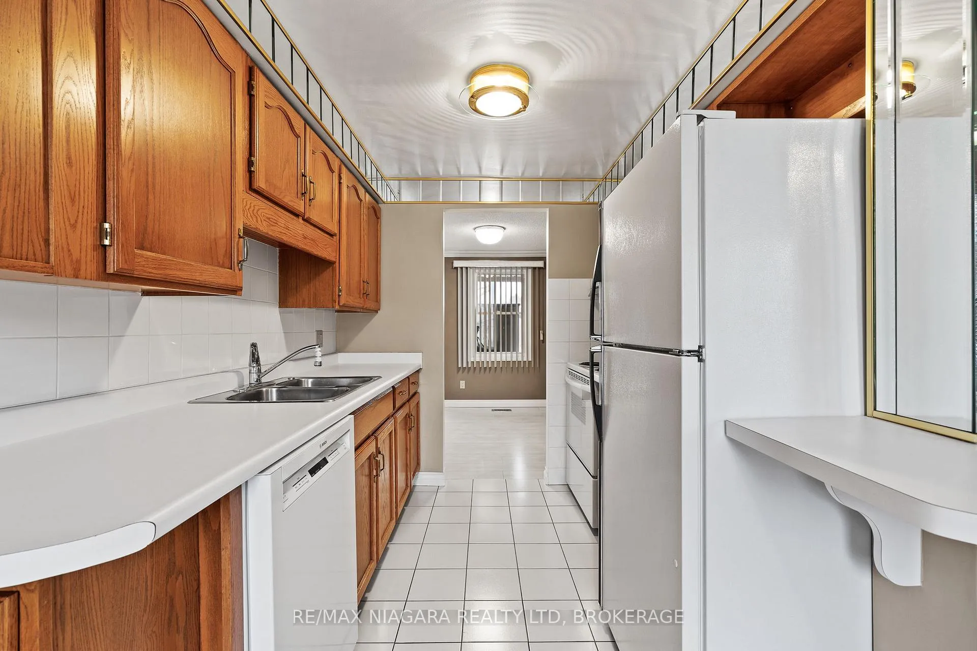 Photo 5 of Unit 4, 242 Lakeport Road, St. Catharines, Lakeport — HOMEH