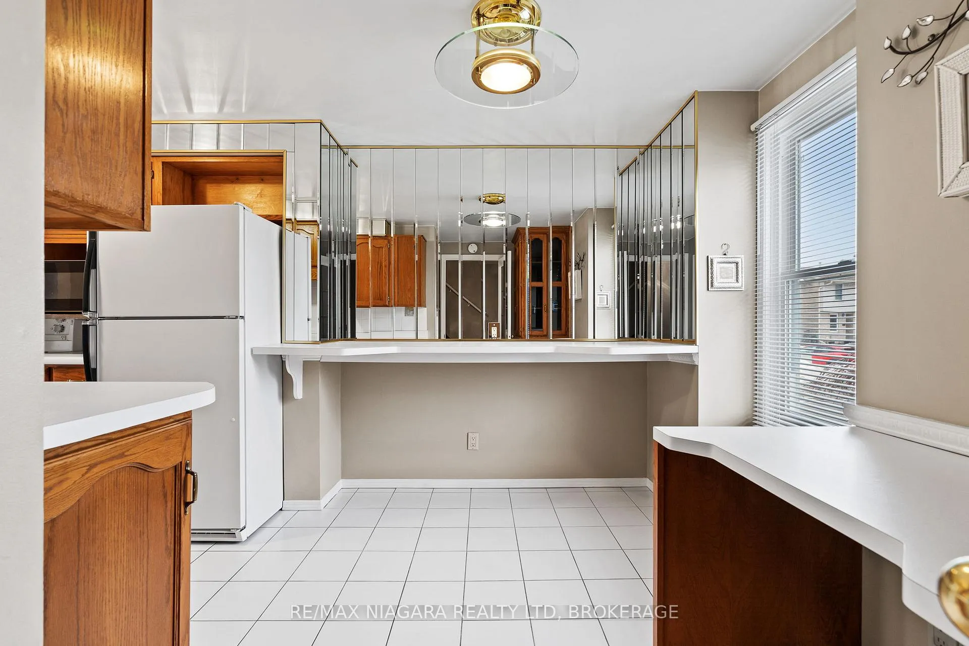 Photo 6 of Unit 4, 242 Lakeport Road, St. Catharines, Lakeport — HOMEH
