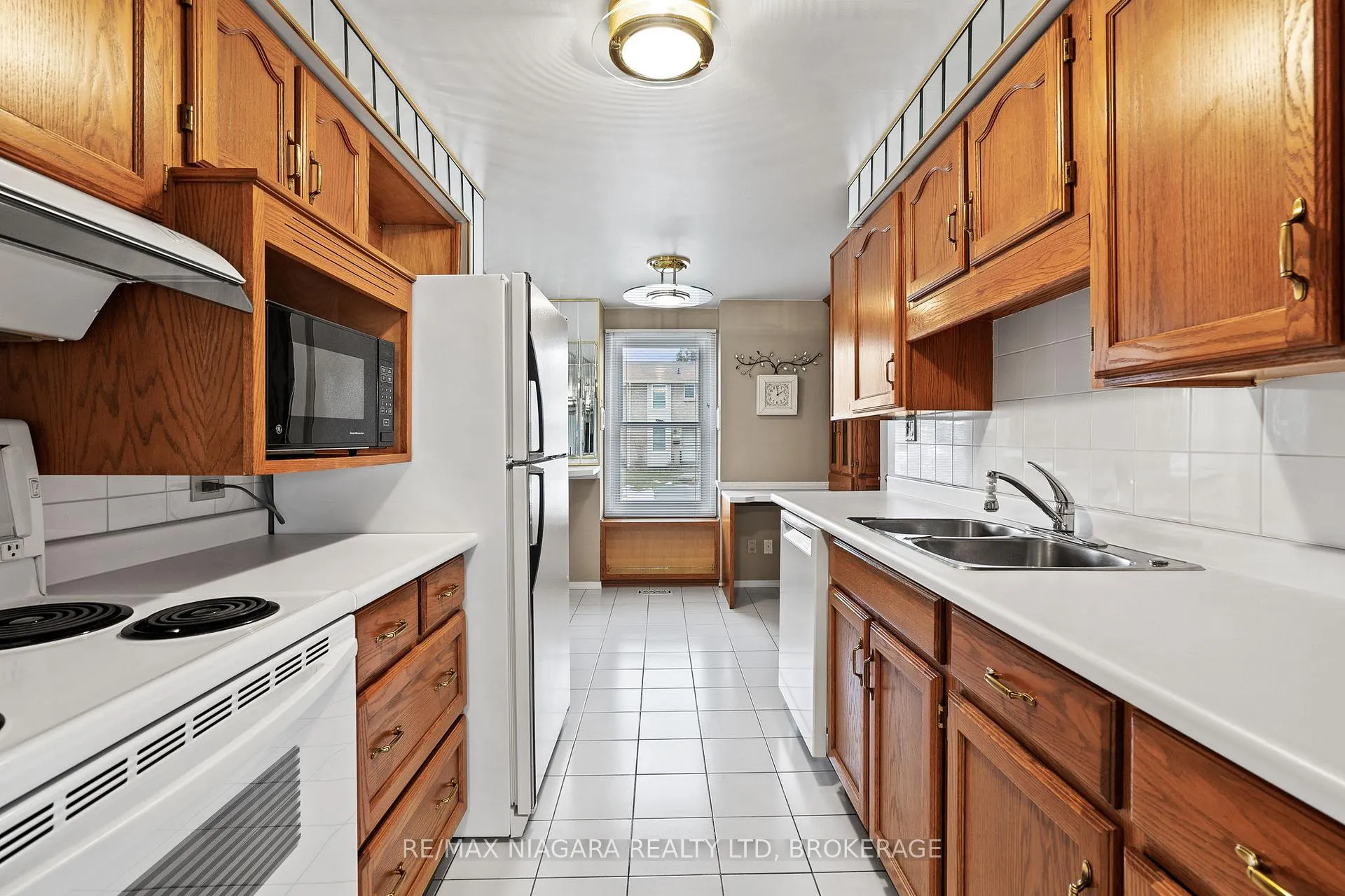 Photo 7 of Unit 4, 242 Lakeport Road, St. Catharines, Lakeport — HOMEH