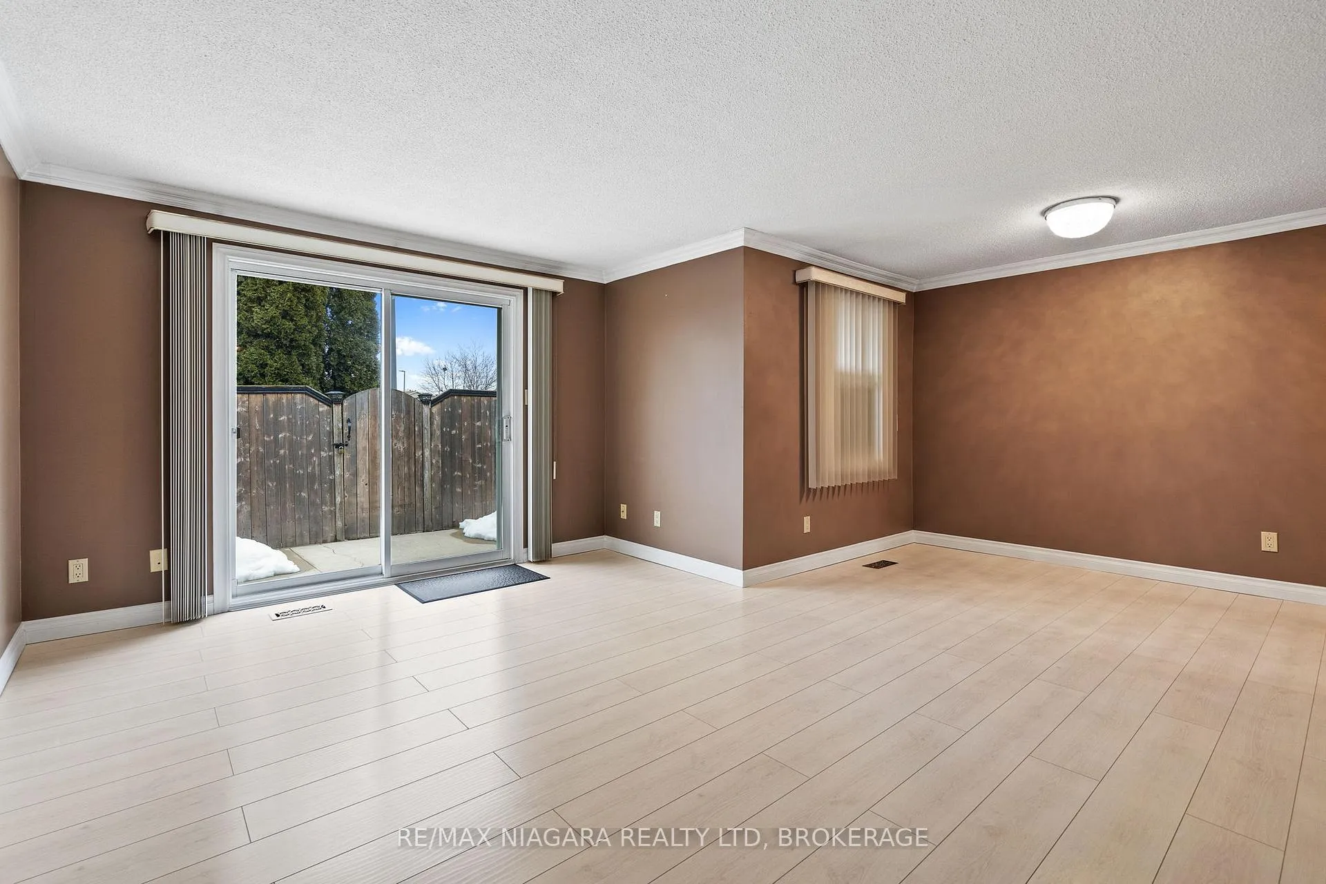 Photo 8 of Unit 4, 242 Lakeport Road, St. Catharines, Lakeport — HOMEH