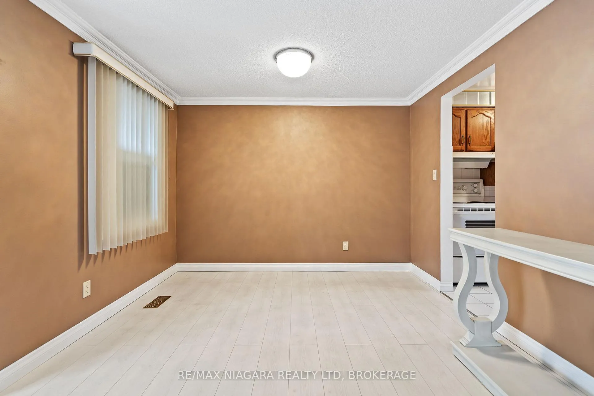 Photo 10 of Unit 4, 242 Lakeport Road, St. Catharines, Lakeport — HOMEH