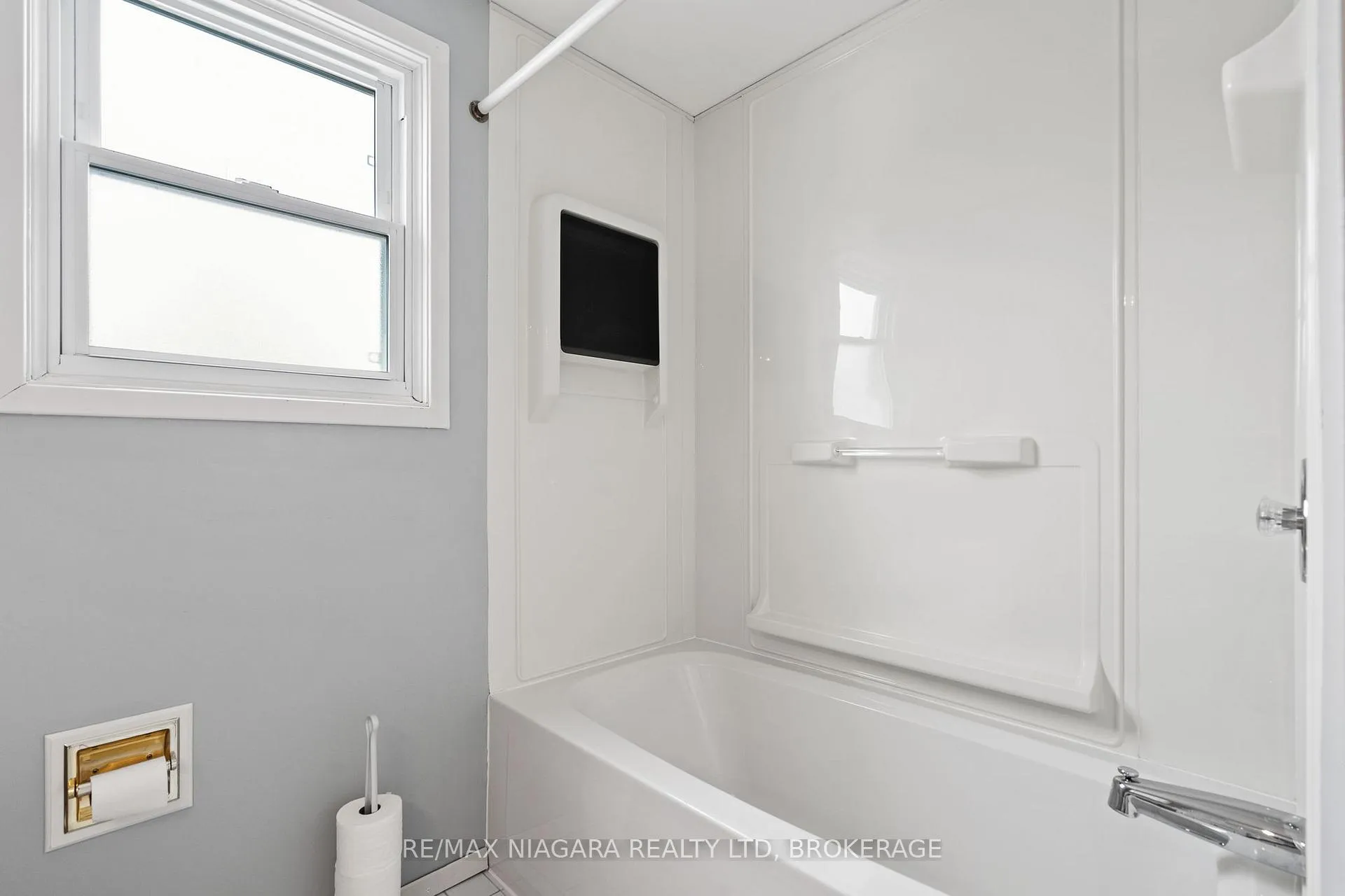 Photo 15 of Unit 4, 242 Lakeport Road, St. Catharines, Lakeport — HOMEH