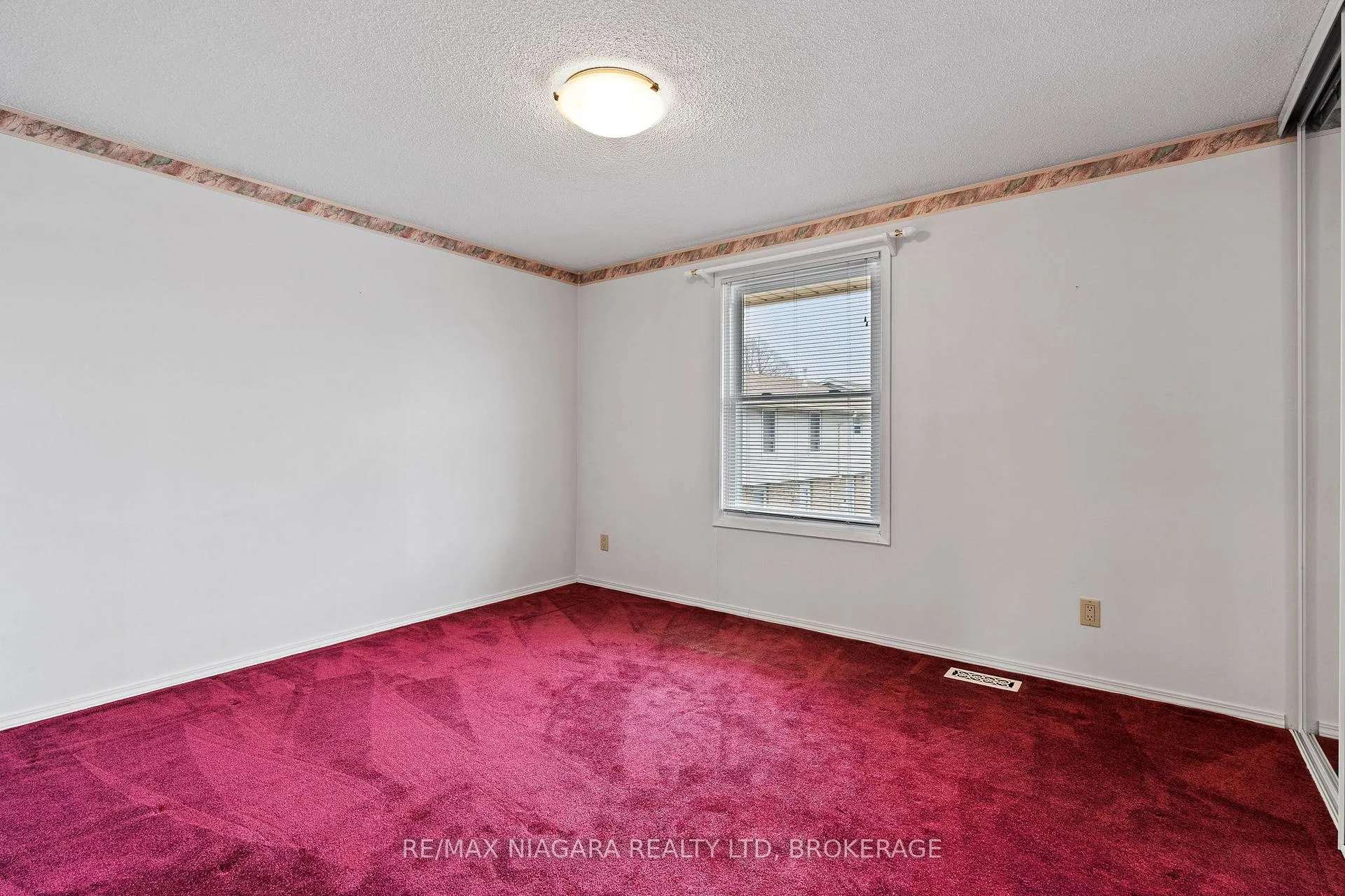 Photo 16 of Unit 4, 242 Lakeport Road, St. Catharines, Lakeport — HOMEH