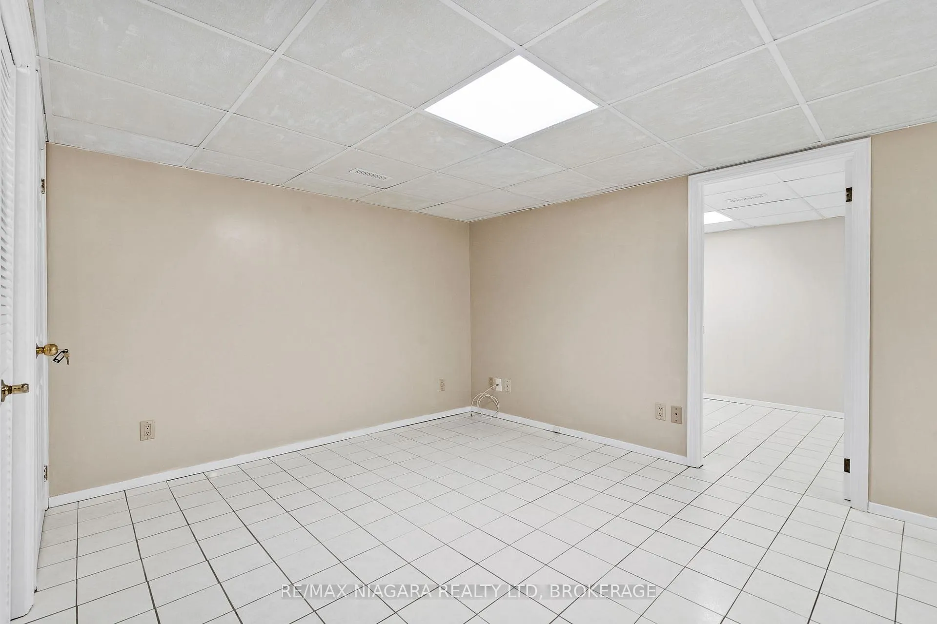 Photo 19 of Unit 4, 242 Lakeport Road, St. Catharines, Lakeport — HOMEH