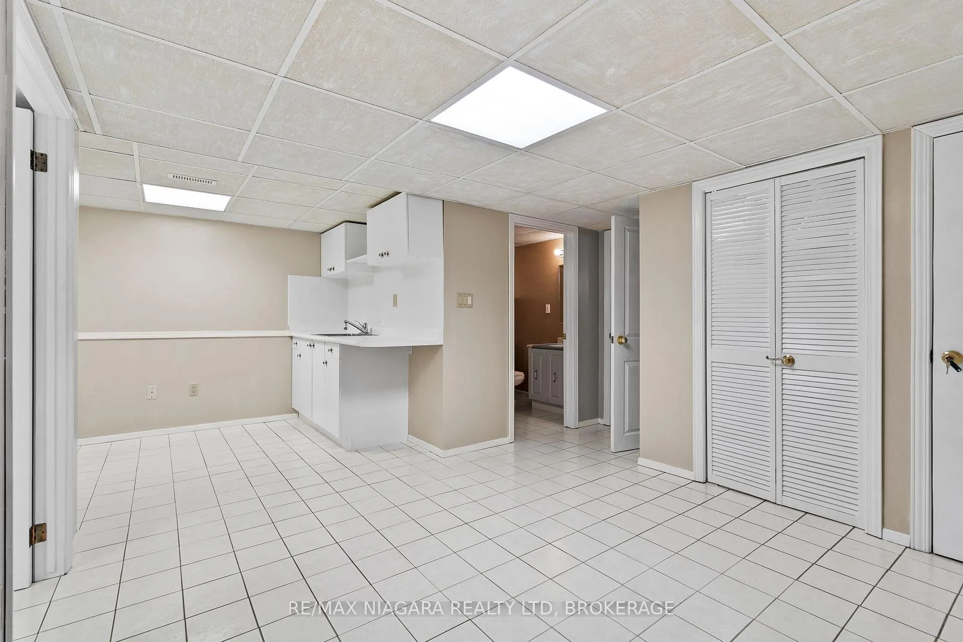 Photo 20 of Unit 4, 242 Lakeport Road, St. Catharines, Lakeport — HOMEH