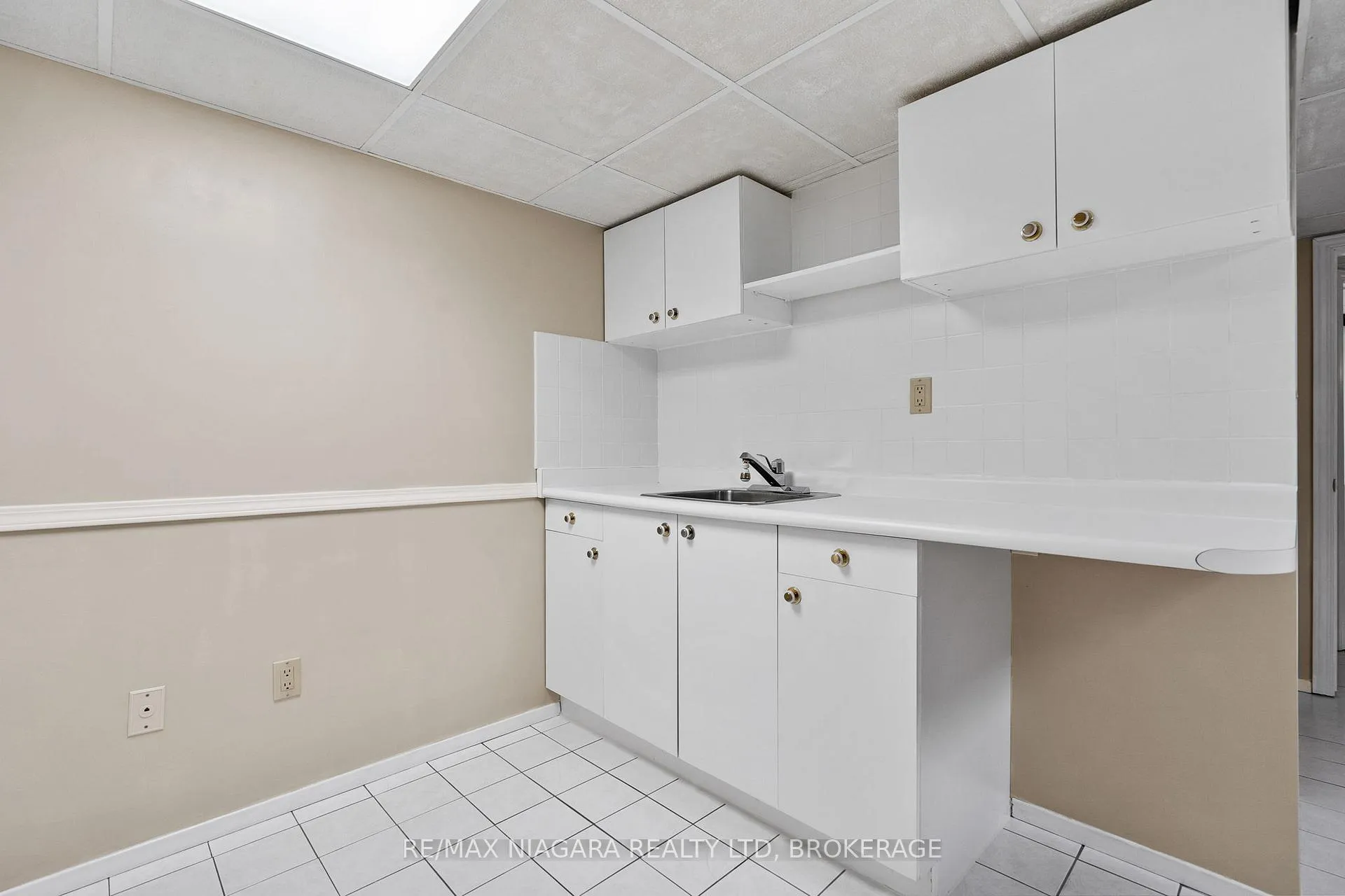Photo 21 of Unit 4, 242 Lakeport Road, St. Catharines, Lakeport — HOMEH