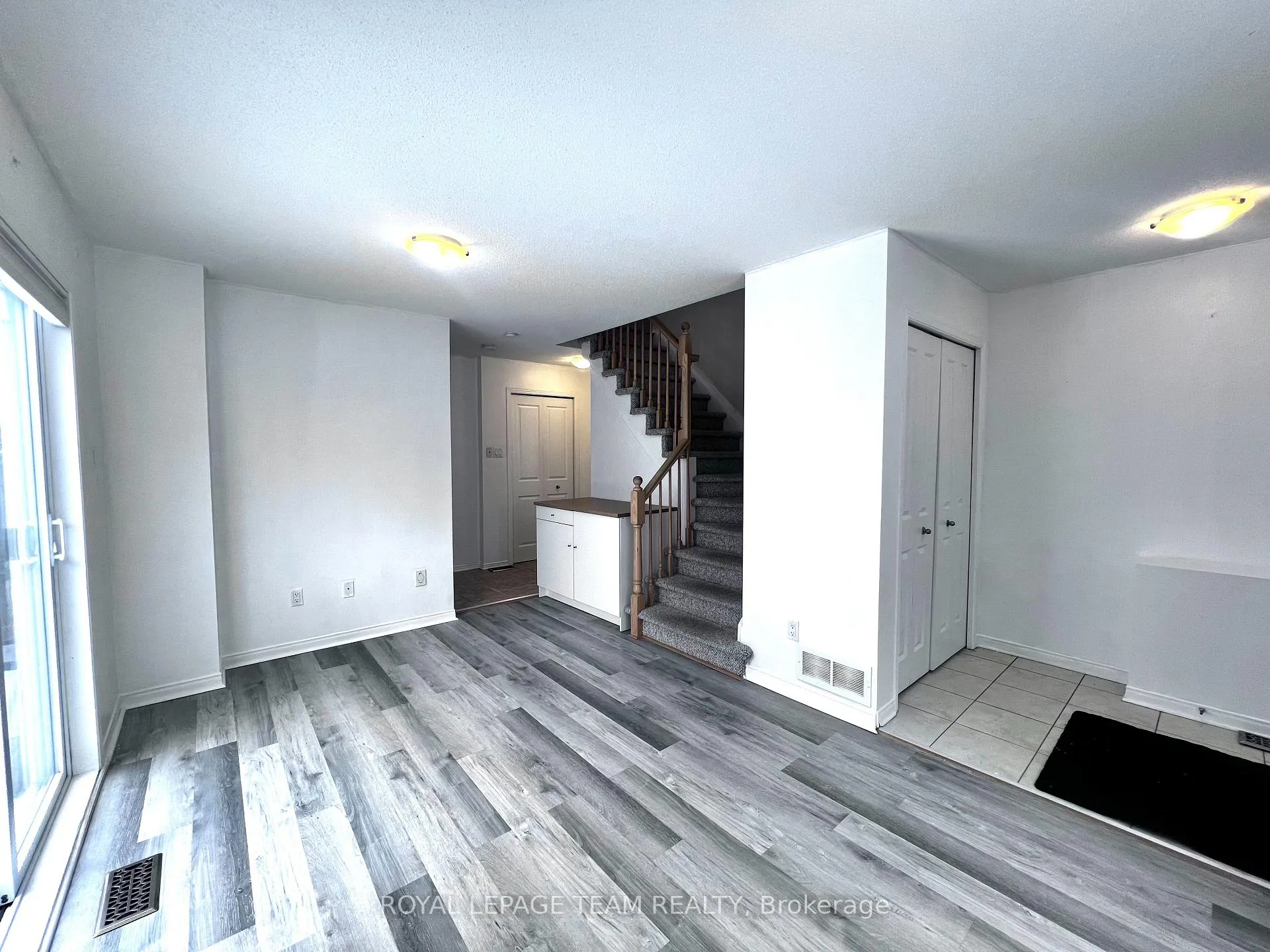 Photo 4 of 119 Songbird Private, Ottawa, Westcliffe Estates — HOMEH