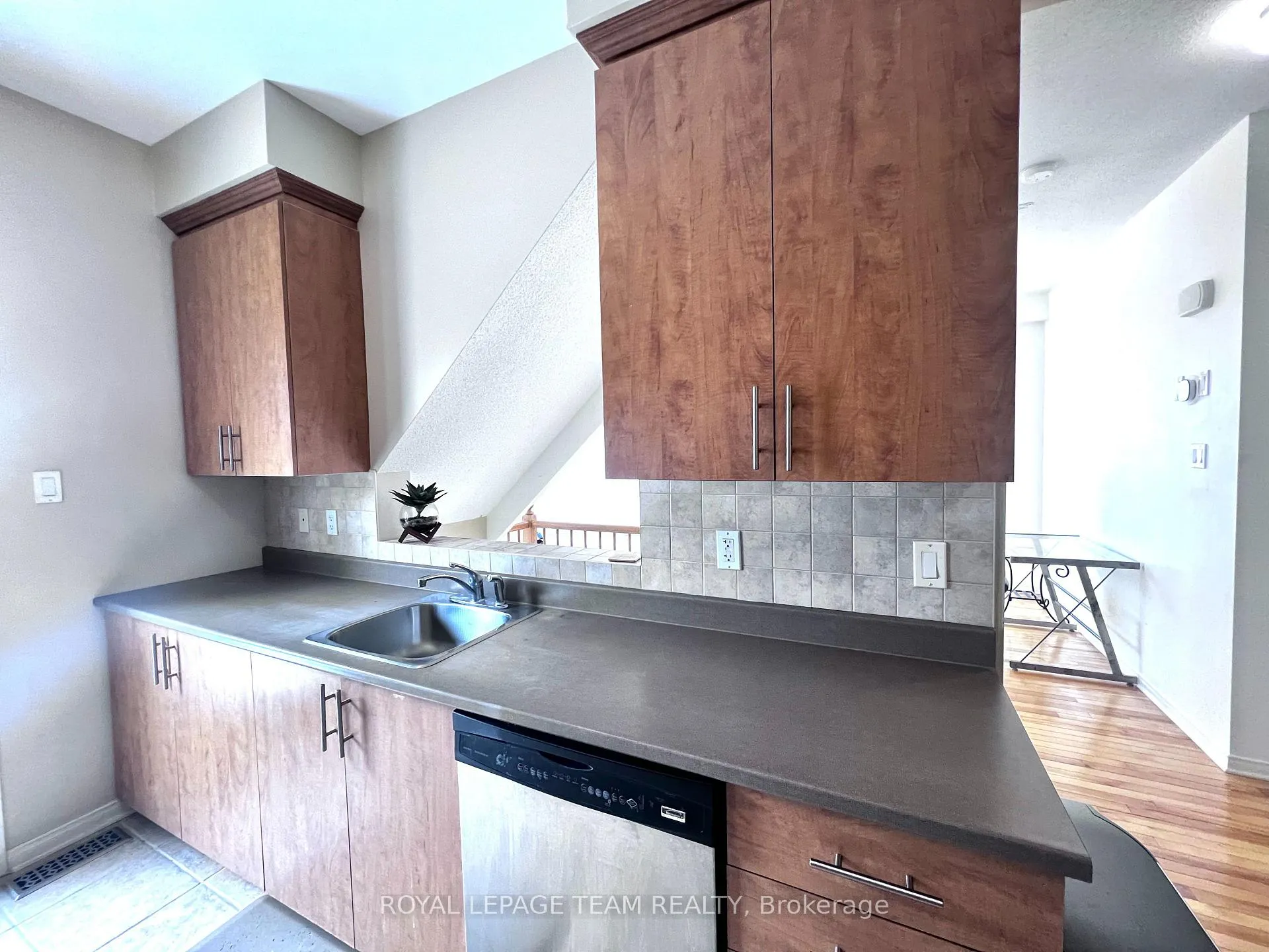 Photo 9 of 119 Songbird Private, Ottawa, Westcliffe Estates — HOMEH