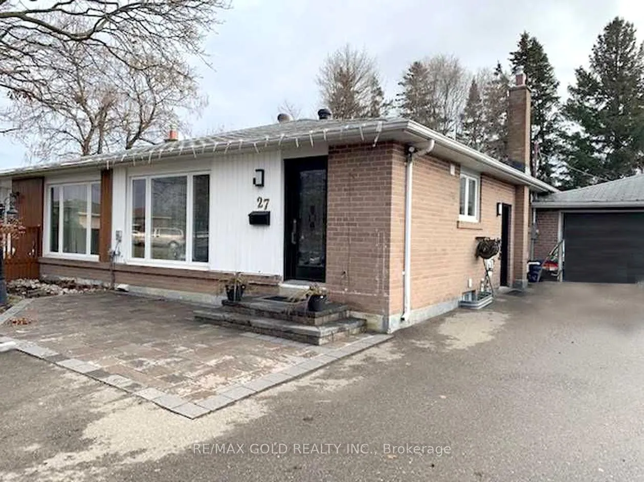 Front of Unit Upper, 27 Brookdale Crescent