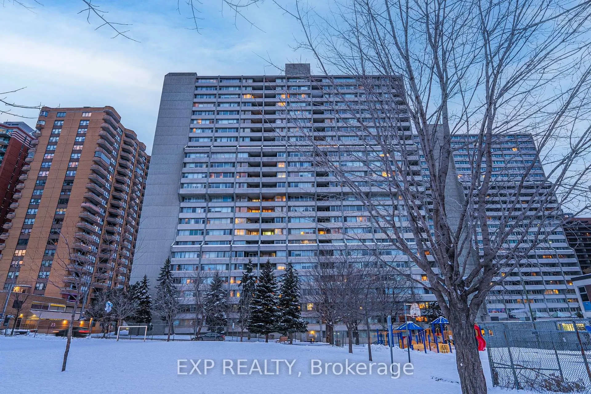 Front of Unit 1503, 530 Laurier Avenue W